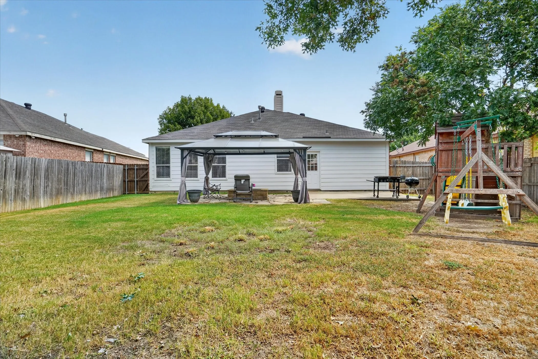 Single Family Residence For Sale in Tarrant County , 8425 Greylock Court, Fort Worth, Texas 76137, 3 Bedroom, 2 Bathroom, 2 Garage spaces, 1,615 Sqft, built in 1999, mls#21387969, Real Estate Agent in Fort Worth, Homes For Sale in Tarrant county, Homes For Sale in Fort Worth, Realtor in Fort Worth Texas, Real Estate Brokerage Independent Realty Texas, Luminita Cordes Realtor