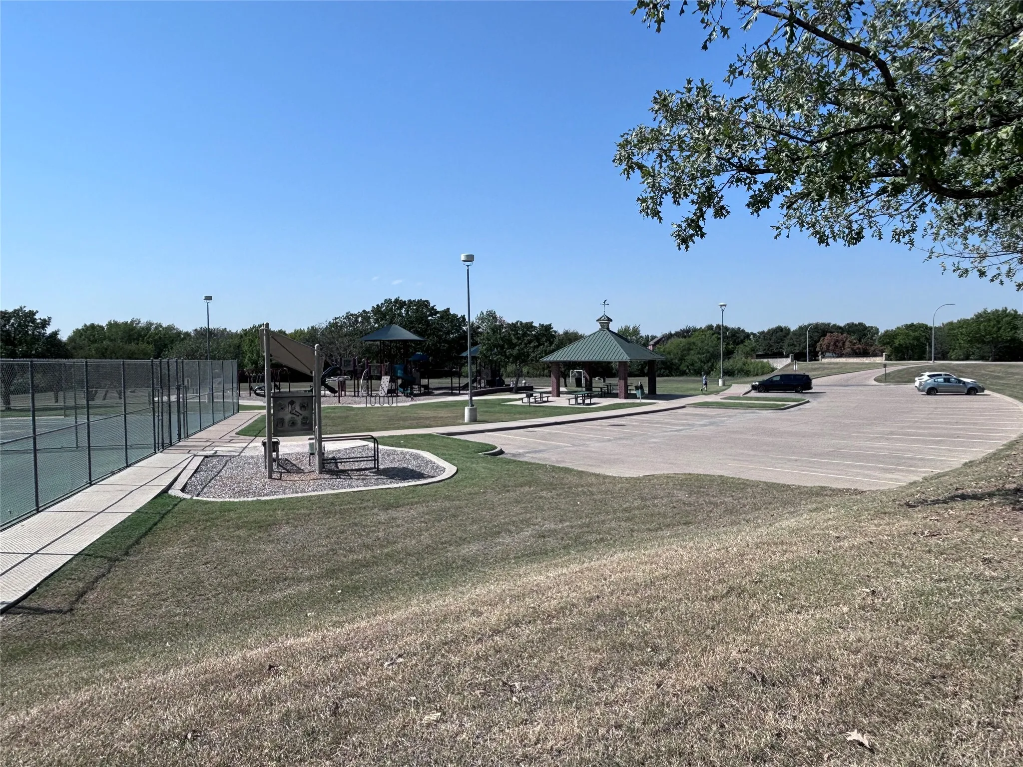 Single Family Residence For Sale in Tarrant County , 8425 Greylock Court, Fort Worth, Texas 76137, 3 Bedroom, 2 Bathroom, 2 Garage spaces, 1,615 Sqft, built in 1999, mls#21387969, Real Estate Agent in Fort Worth, Homes For Sale in Tarrant county, Homes For Sale in Fort Worth, Realtor in Fort Worth Texas, Real Estate Brokerage Independent Realty Texas, Luminita Cordes Realtor