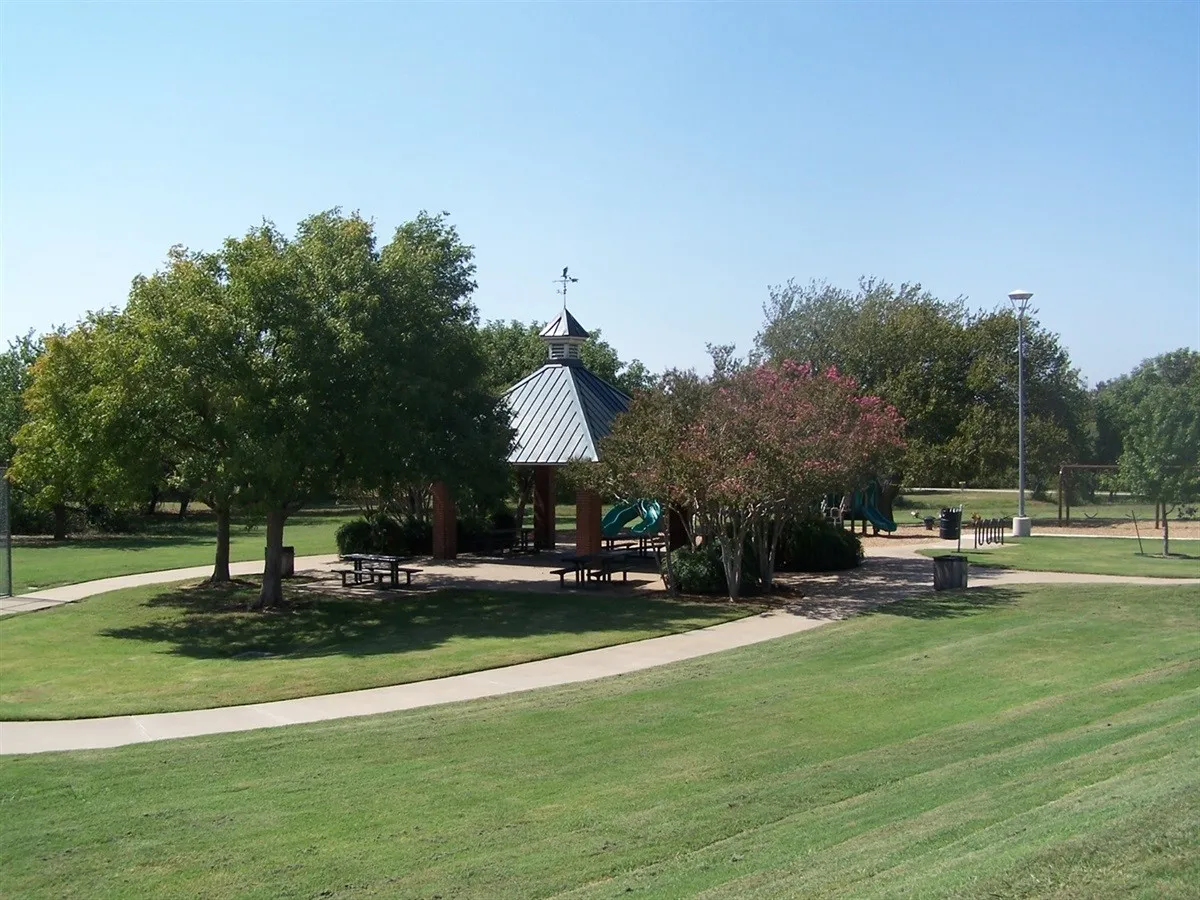 Single Family Residence For Sale in Tarrant County , 8425 Greylock Court, Fort Worth, Texas 76137, 3 Bedroom, 2 Bathroom, 2 Garage spaces, 1,615 Sqft, built in 1999, mls#21387969, Real Estate Agent in Fort Worth, Homes For Sale in Tarrant county, Homes For Sale in Fort Worth, Realtor in Fort Worth Texas, Real Estate Brokerage Independent Realty Texas, Luminita Cordes Realtor