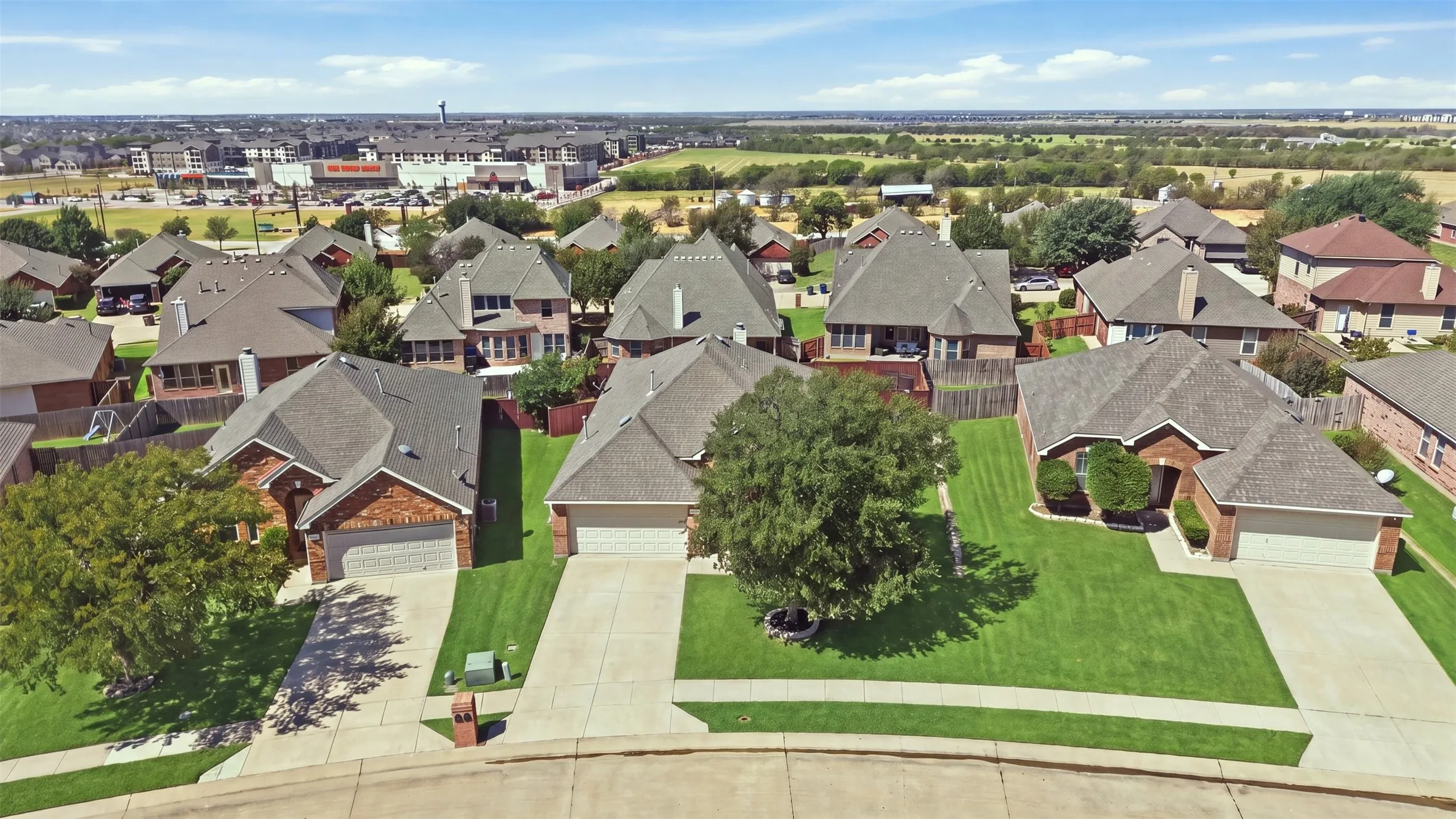 Single Family Residence For Sale in Collin County , 2829 Quarter Horse Lane, Celina, Texas 75009, 4 Bedroom, 2 Bathroom, 2 Garage spaces, 1,941 Sqft, built in 2006, mls#21389834, Real Estate Agent in Celina, Homes For Sale in Collin county, Homes For Sale in Celina, Realtor in Celina Texas, Real Estate Brokerage Independent Realty Texas, Luminita Cordes Realtor