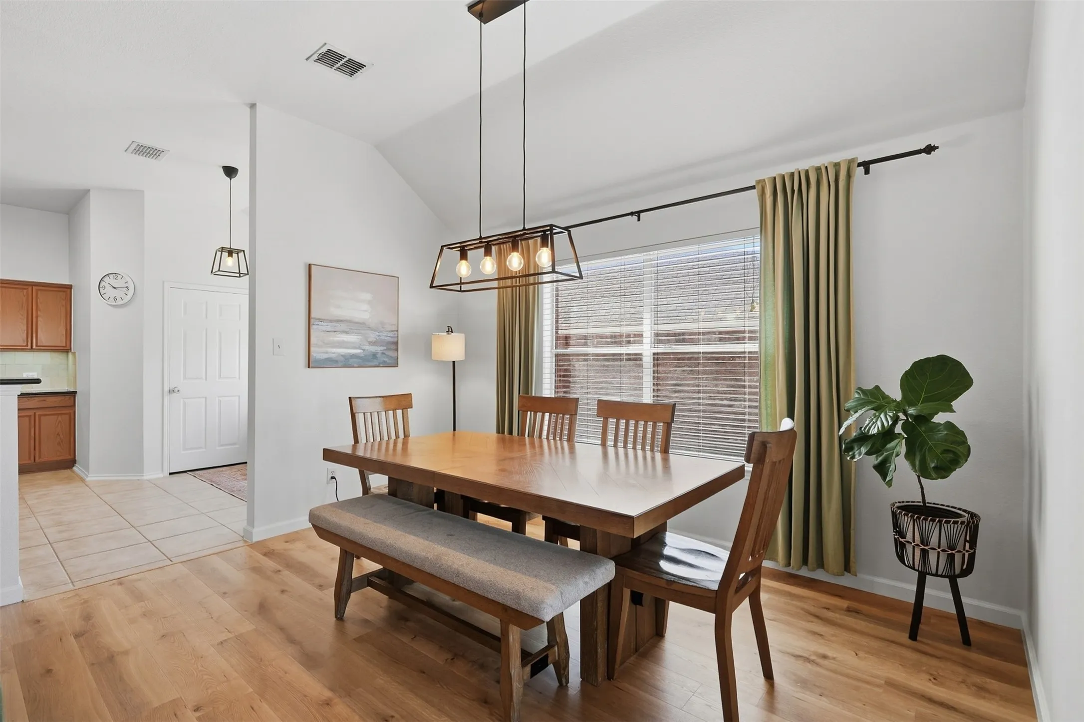 Single Family Residence For Sale in Collin County , 2829 Quarter Horse Lane, Celina, Texas 75009, 4 Bedroom, 2 Bathroom, 2 Garage spaces, 1,941 Sqft, built in 2006, mls#21389834, Real Estate Agent in Celina, Homes For Sale in Collin county, Homes For Sale in Celina, Realtor in Celina Texas, Real Estate Brokerage Independent Realty Texas, Luminita Cordes Realtor