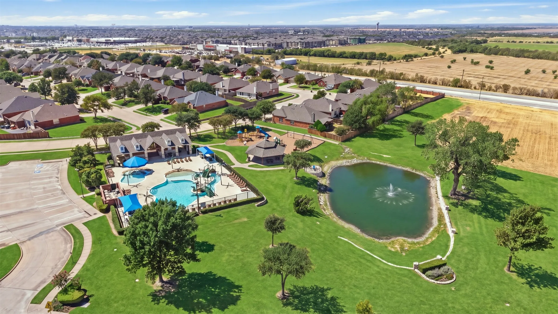 Single Family Residence For Sale in Collin County , 2829 Quarter Horse Lane, Celina, Texas 75009, 4 Bedroom, 2 Bathroom, 2 Garage spaces, 1,941 Sqft, built in 2006, mls#21389834, Real Estate Agent in Celina, Homes For Sale in Collin county, Homes For Sale in Celina, Realtor in Celina Texas, Real Estate Brokerage Independent Realty Texas, Luminita Cordes Realtor