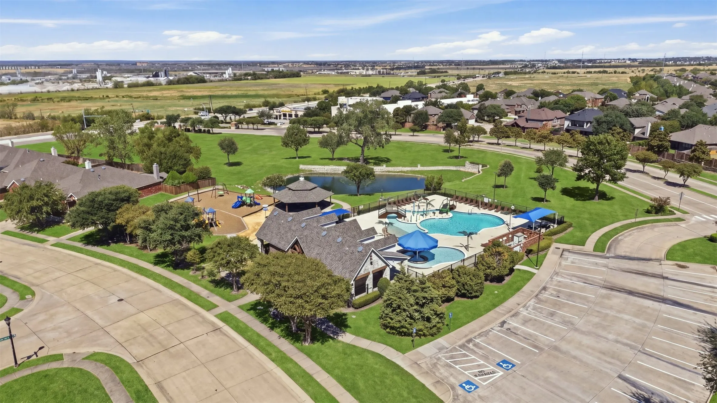 Single Family Residence For Sale in Collin County , 2829 Quarter Horse Lane, Celina, Texas 75009, 4 Bedroom, 2 Bathroom, 2 Garage spaces, 1,941 Sqft, built in 2006, mls#21389834, Real Estate Agent in Celina, Homes For Sale in Collin county, Homes For Sale in Celina, Realtor in Celina Texas, Real Estate Brokerage Independent Realty Texas, Luminita Cordes Realtor