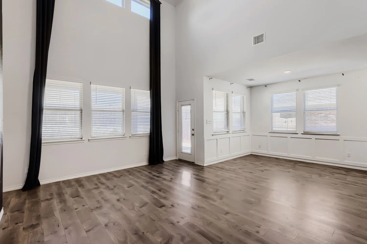 Single Family Residence For Sale in Collin County , 606 Saddle Club Way, Princeton, Texas 75407, 4 Bedroom, 3 Bathroom, 2 Garage spaces, 2,193 Sqft, built in 2019, mls#21388544, Real Estate Agent in Princeton, Homes For Sale in Collin county, Homes For Sale in Princeton, Realtor in Princeton Texas, Real Estate Brokerage Independent Realty Texas, Luminita Cordes Realtor