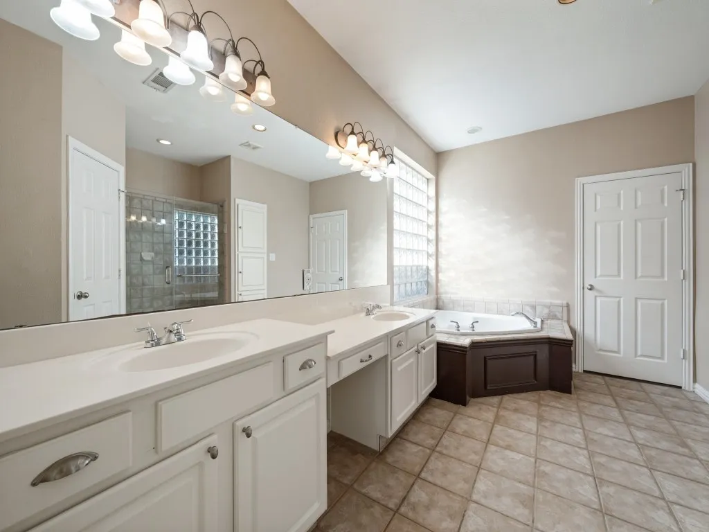 Single Family Residence For Sale in Collin County , 8508 High Meadows Drive, Plano, Texas 75025, 4 Bedroom, 4 Bathroom, 2 Garage spaces, 3,449 Sqft, built in 1997, mls#21389381, Real Estate Agent in Plano, Homes For Sale in Collin county, Homes For Sale in Plano, Realtor in Plano Texas, Real Estate Brokerage Independent Realty Texas, Luminita Cordes Realtor