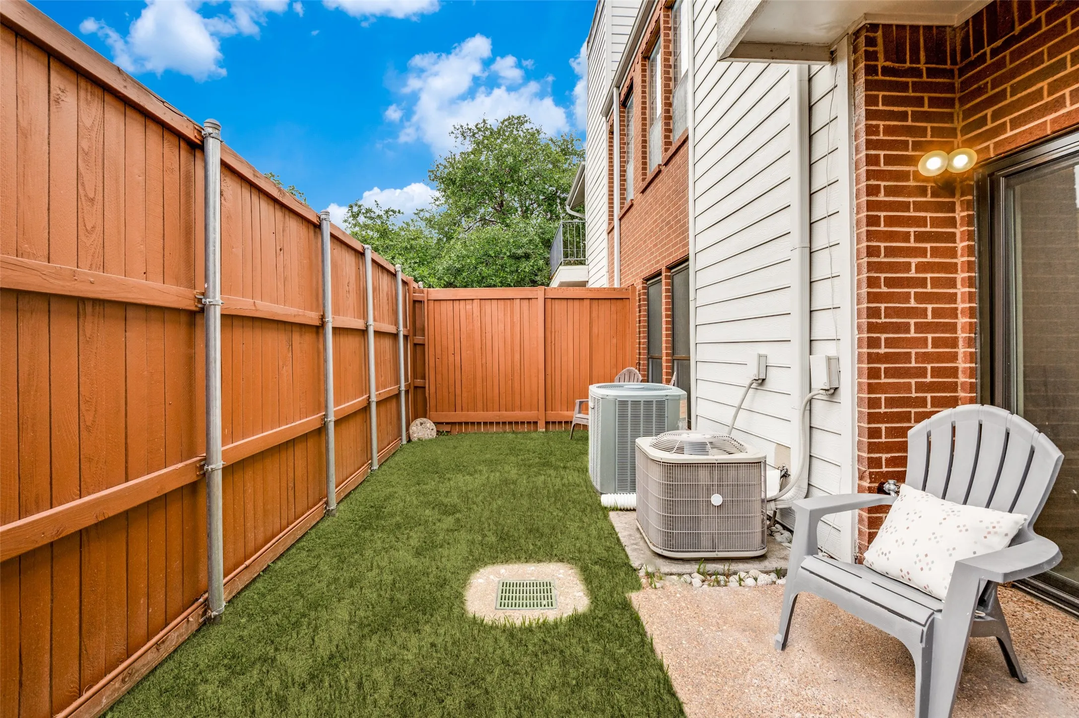 The combination of patio space and a grass area provides room for pets, container gardening, or relaxing in the fresh air, while the surrounding privacy fence creates a peaceful and secluded atmosphere. This inviting outdoor space is the perfect extension of the home, offering comfort, convenience, and year-round enjoyment.