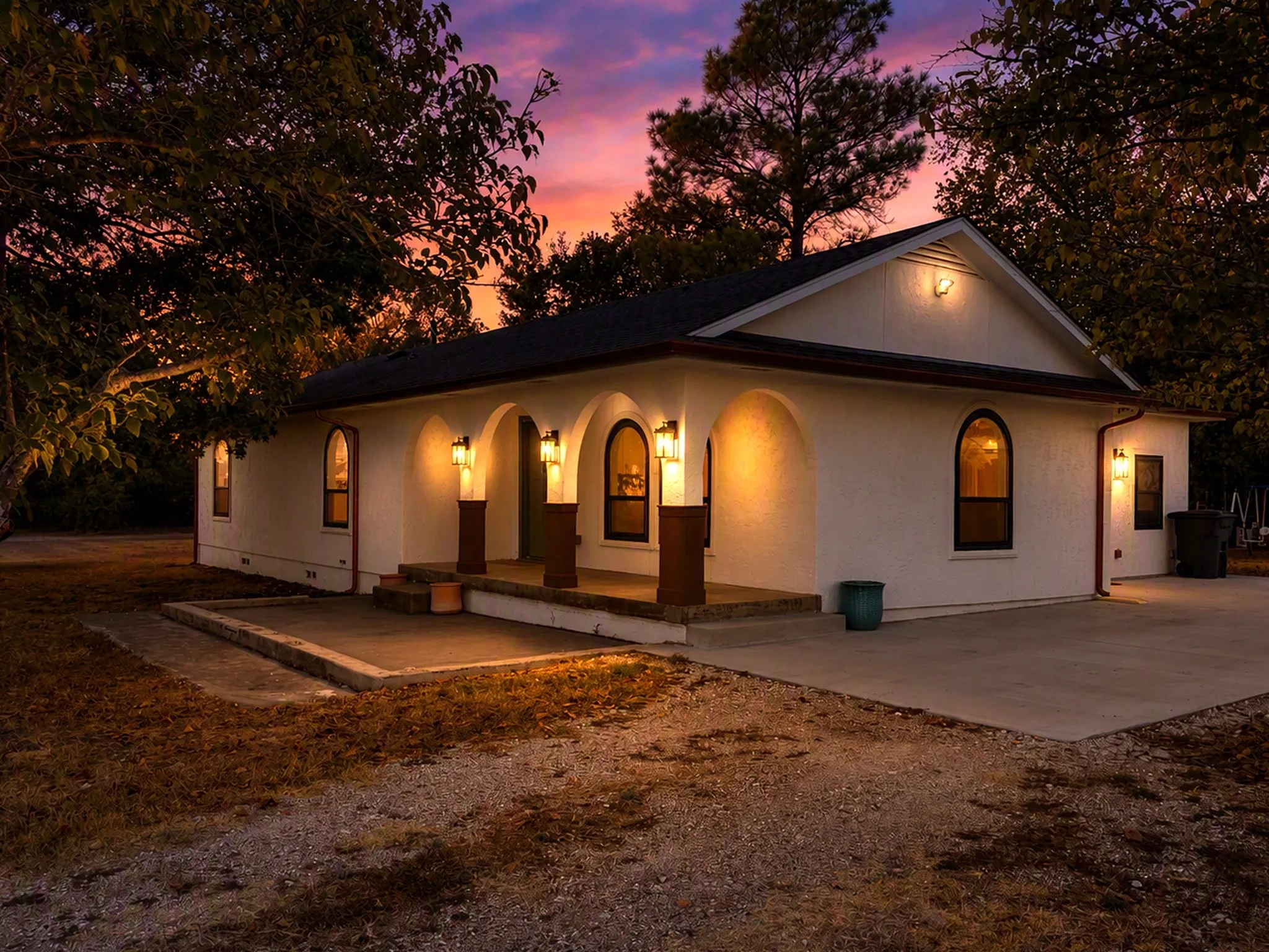 Single Family Residence For Sale in Ellis County , 360 Rockett Lane, Pecan Hill, Texas 75154, 3 Bedroom, 3 Bathroom, Garage spaces, 1,663 Sqft, built in 1960, mls#21388526, Real Estate Agent in Pecan Hill, Homes For Sale in Ellis county, Homes For Sale in Pecan Hill, Realtor in Pecan Hill Texas, Real Estate Brokerage Independent Realty Texas, Luminita Cordes Realtor