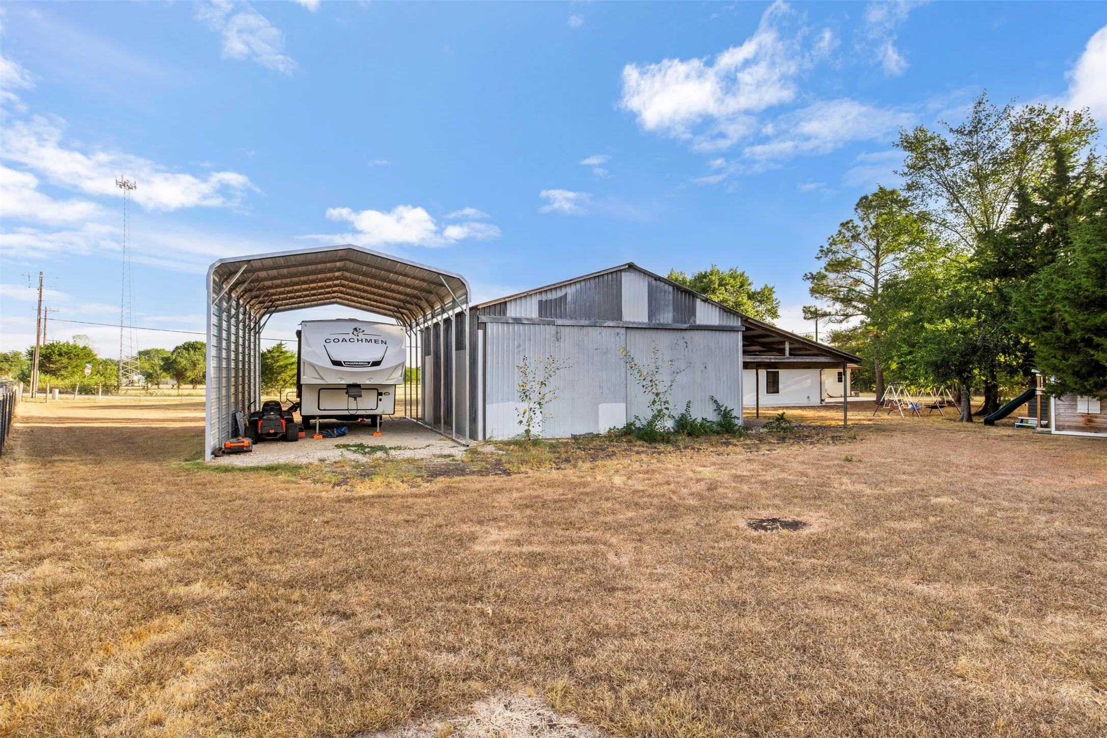 Single Family Residence For Sale in Ellis County , 360 Rockett Lane, Pecan Hill, Texas 75154, 3 Bedroom, 3 Bathroom, Garage spaces, 1,663 Sqft, built in 1960, mls#21388526, Real Estate Agent in Pecan Hill, Homes For Sale in Ellis county, Homes For Sale in Pecan Hill, Realtor in Pecan Hill Texas, Real Estate Brokerage Independent Realty Texas, Luminita Cordes Realtor