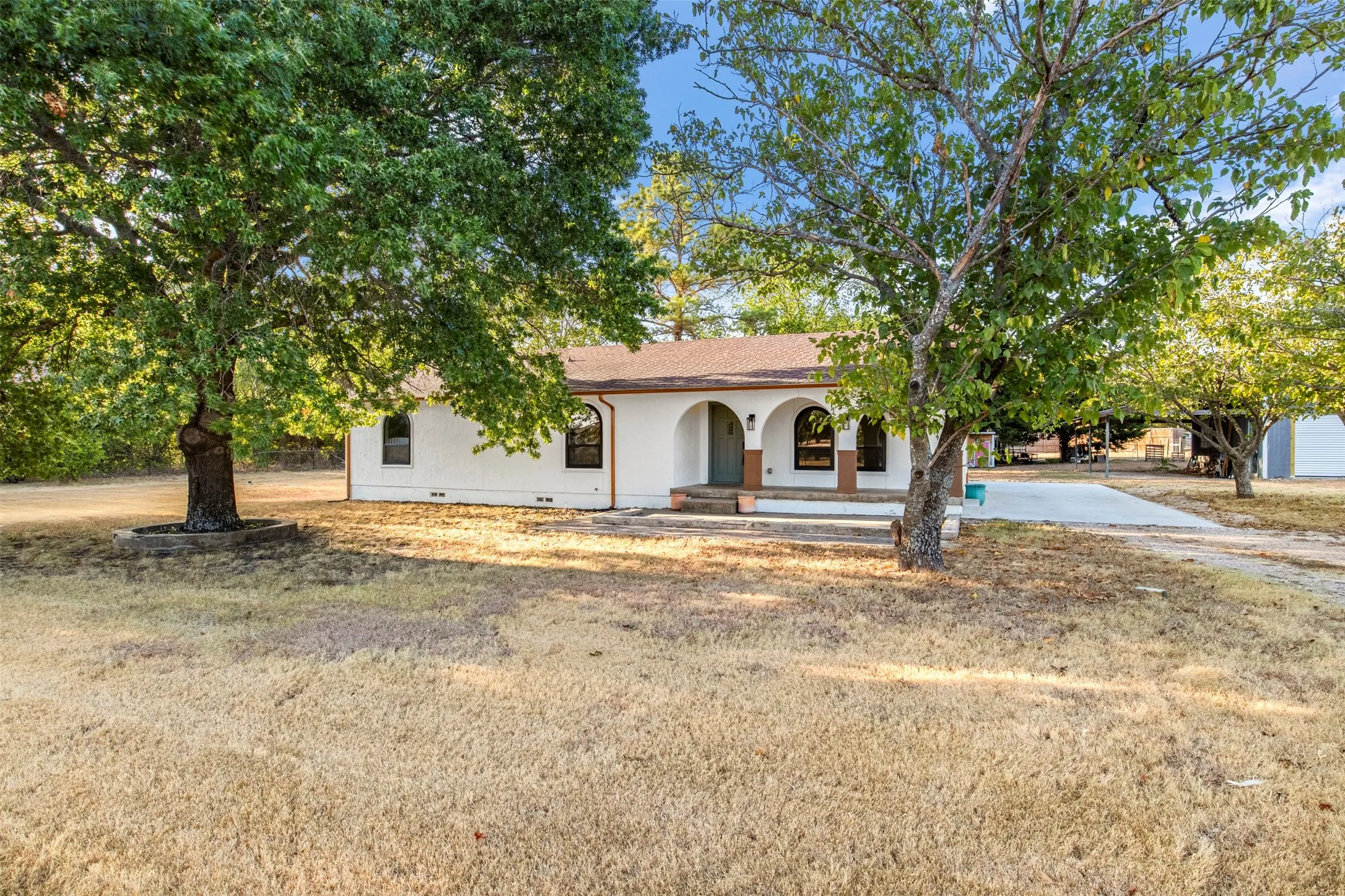 Single Family Residence For Sale in Ellis County , 360 Rockett Lane, Pecan Hill, Texas 75154, 3 Bedroom, 3 Bathroom, Garage spaces, 1,663 Sqft, built in 1960, mls#21388526, Real Estate Agent in Pecan Hill, Homes For Sale in Ellis county, Homes For Sale in Pecan Hill, Realtor in Pecan Hill Texas, Real Estate Brokerage Independent Realty Texas, Luminita Cordes Realtor