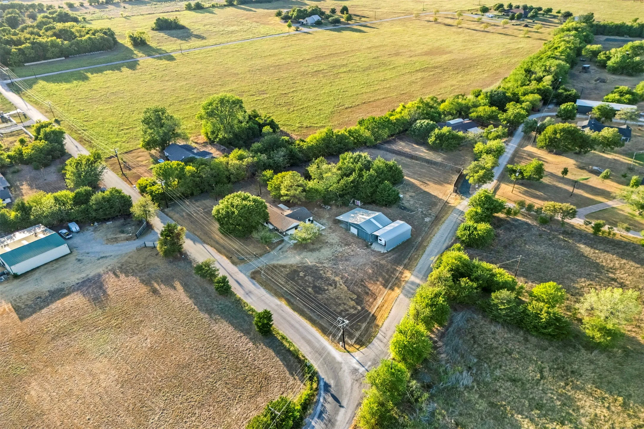 Single Family Residence For Sale in Ellis County , 360 Rockett Lane, Pecan Hill, Texas 75154, 3 Bedroom, 3 Bathroom, Garage spaces, 1,663 Sqft, built in 1960, mls#21388526, Real Estate Agent in Pecan Hill, Homes For Sale in Ellis county, Homes For Sale in Pecan Hill, Realtor in Pecan Hill Texas, Real Estate Brokerage Independent Realty Texas, Luminita Cordes Realtor