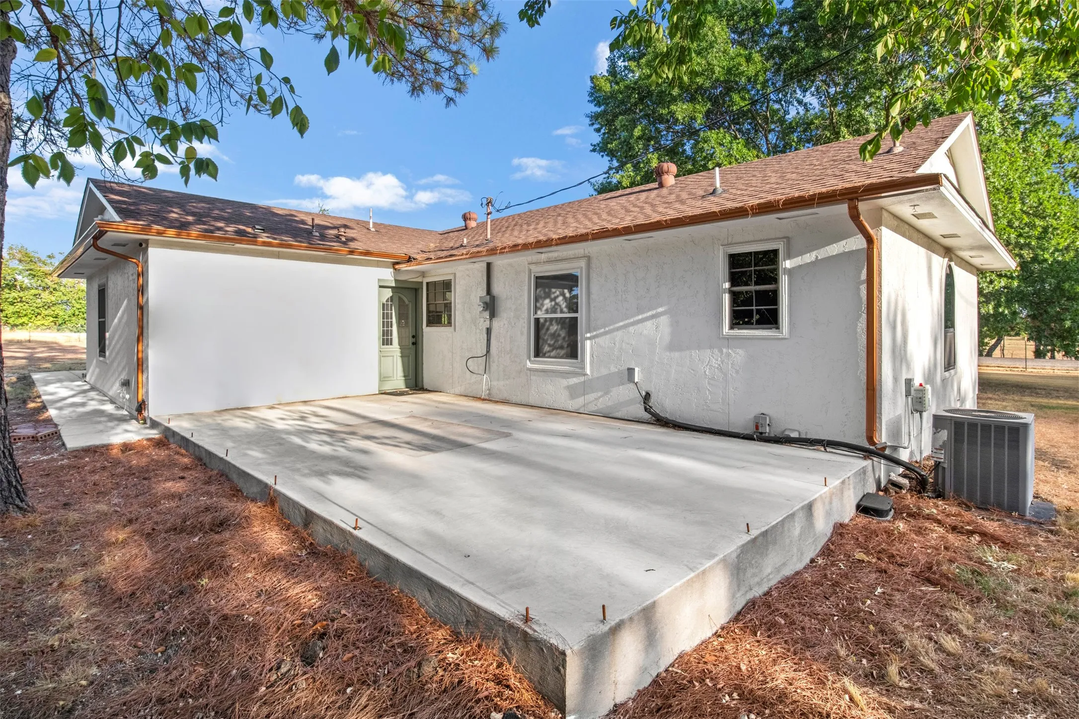 Single Family Residence For Sale in Ellis County , 360 Rockett Lane, Pecan Hill, Texas 75154, 3 Bedroom, 3 Bathroom, Garage spaces, 1,663 Sqft, built in 1960, mls#21388526, Real Estate Agent in Pecan Hill, Homes For Sale in Ellis county, Homes For Sale in Pecan Hill, Realtor in Pecan Hill Texas, Real Estate Brokerage Independent Realty Texas, Luminita Cordes Realtor