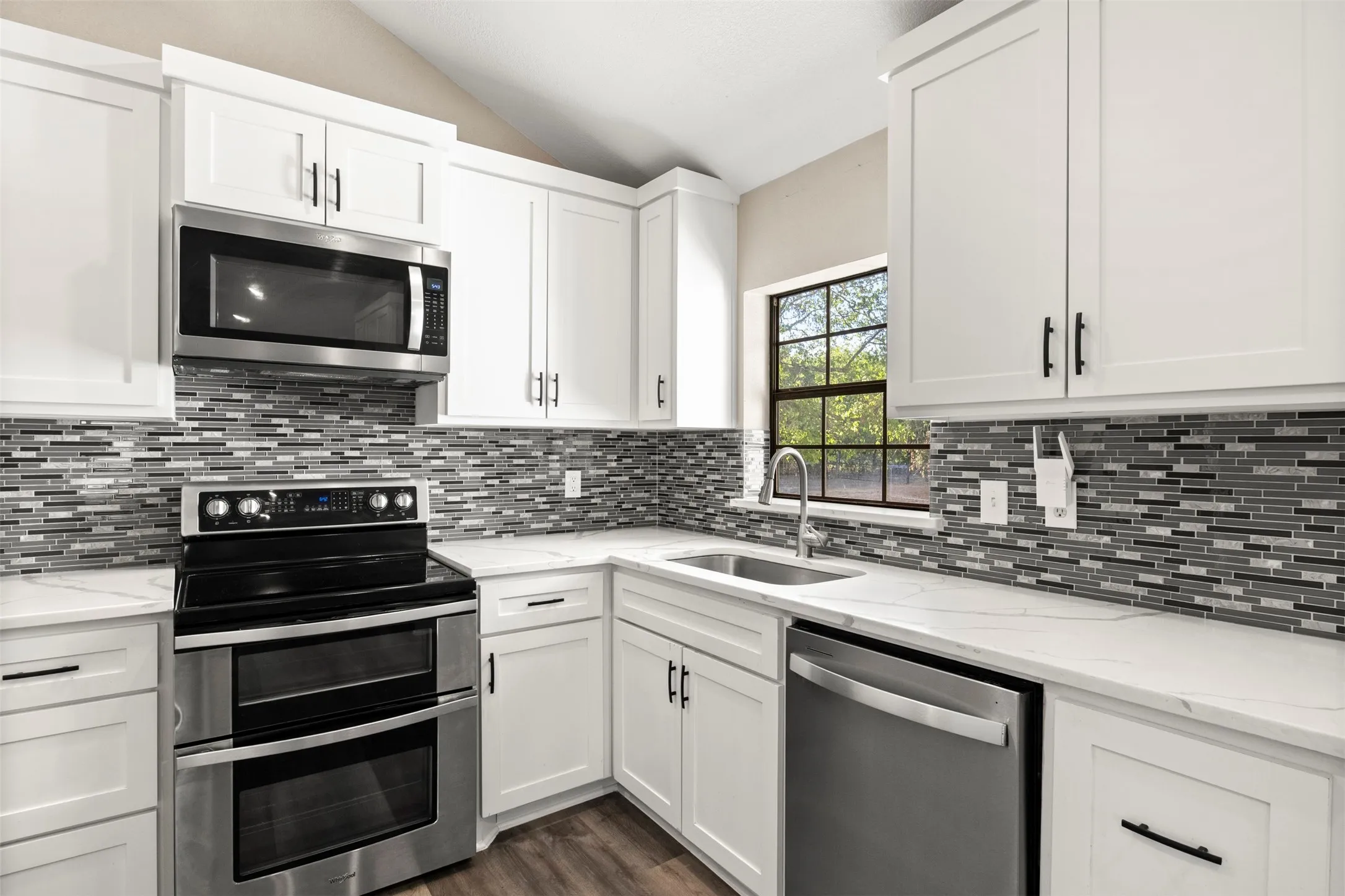 Single Family Residence For Sale in Ellis County , 360 Rockett Lane, Pecan Hill, Texas 75154, 3 Bedroom, 3 Bathroom, Garage spaces, 1,663 Sqft, built in 1960, mls#21388526, Real Estate Agent in Pecan Hill, Homes For Sale in Ellis county, Homes For Sale in Pecan Hill, Realtor in Pecan Hill Texas, Real Estate Brokerage Independent Realty Texas, Luminita Cordes Realtor