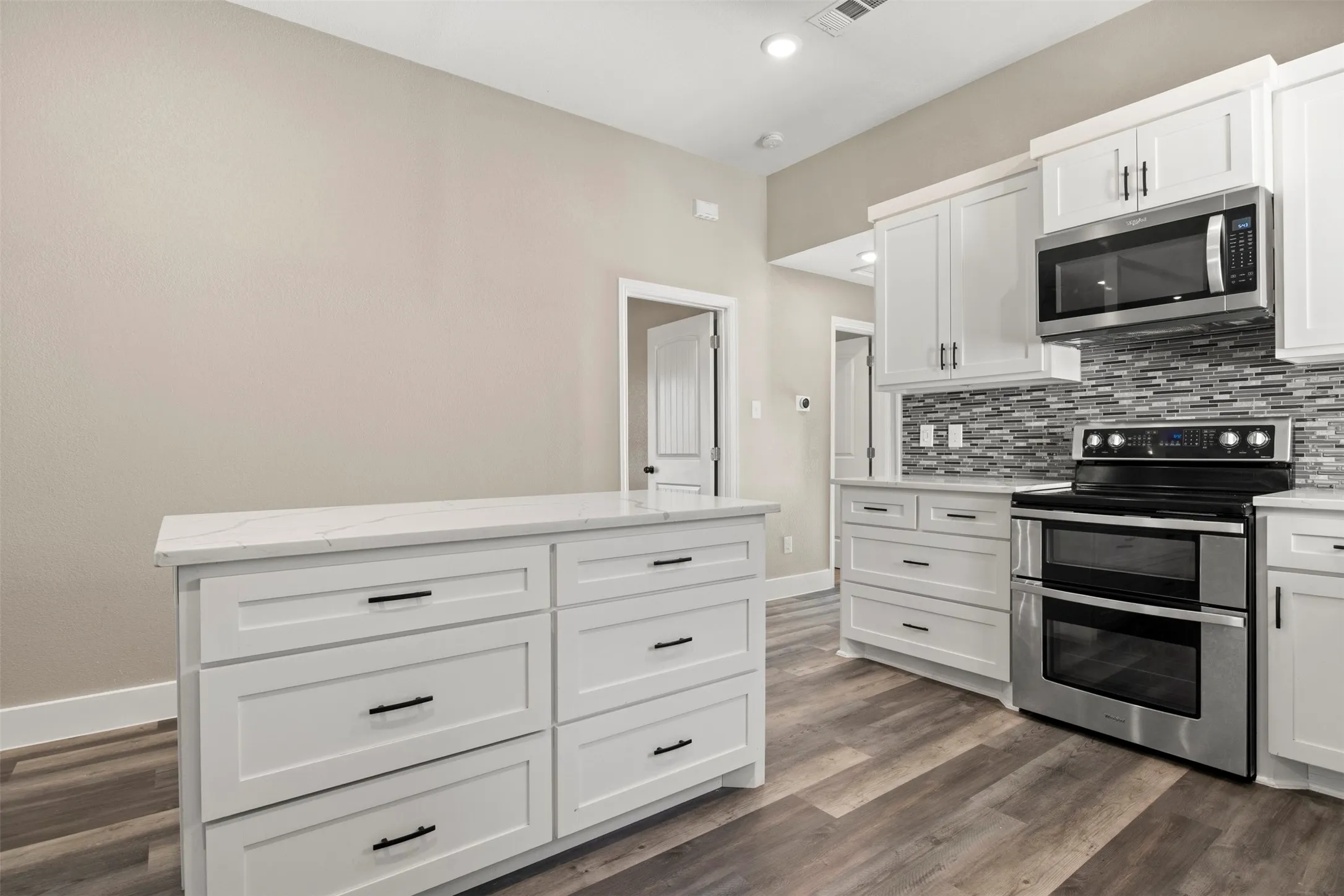 Single Family Residence For Sale in Ellis County , 360 Rockett Lane, Pecan Hill, Texas 75154, 3 Bedroom, 3 Bathroom, Garage spaces, 1,663 Sqft, built in 1960, mls#21388526, Real Estate Agent in Pecan Hill, Homes For Sale in Ellis county, Homes For Sale in Pecan Hill, Realtor in Pecan Hill Texas, Real Estate Brokerage Independent Realty Texas, Luminita Cordes Realtor