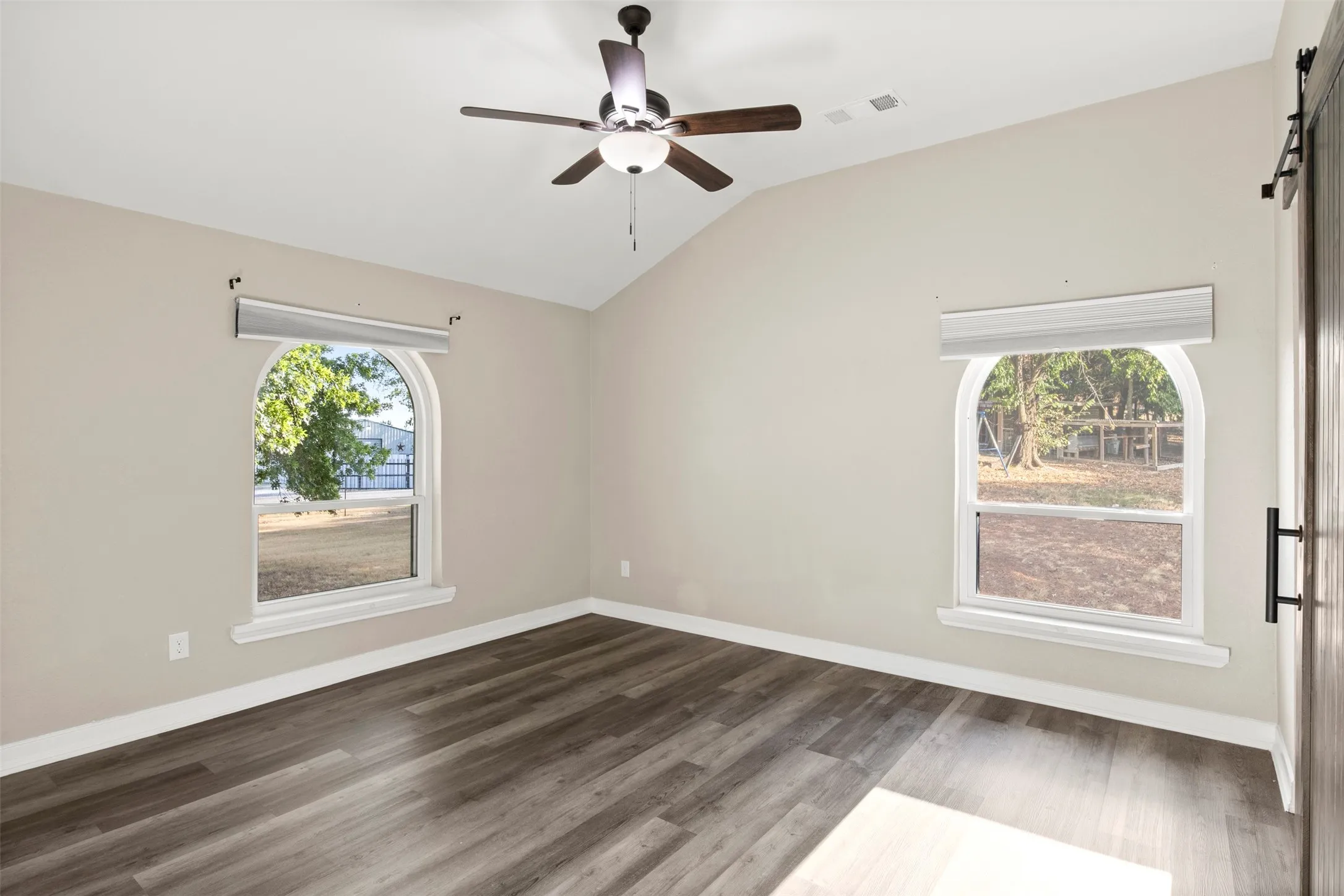 Single Family Residence For Sale in Ellis County , 360 Rockett Lane, Pecan Hill, Texas 75154, 3 Bedroom, 3 Bathroom, Garage spaces, 1,663 Sqft, built in 1960, mls#21388526, Real Estate Agent in Pecan Hill, Homes For Sale in Ellis county, Homes For Sale in Pecan Hill, Realtor in Pecan Hill Texas, Real Estate Brokerage Independent Realty Texas, Luminita Cordes Realtor