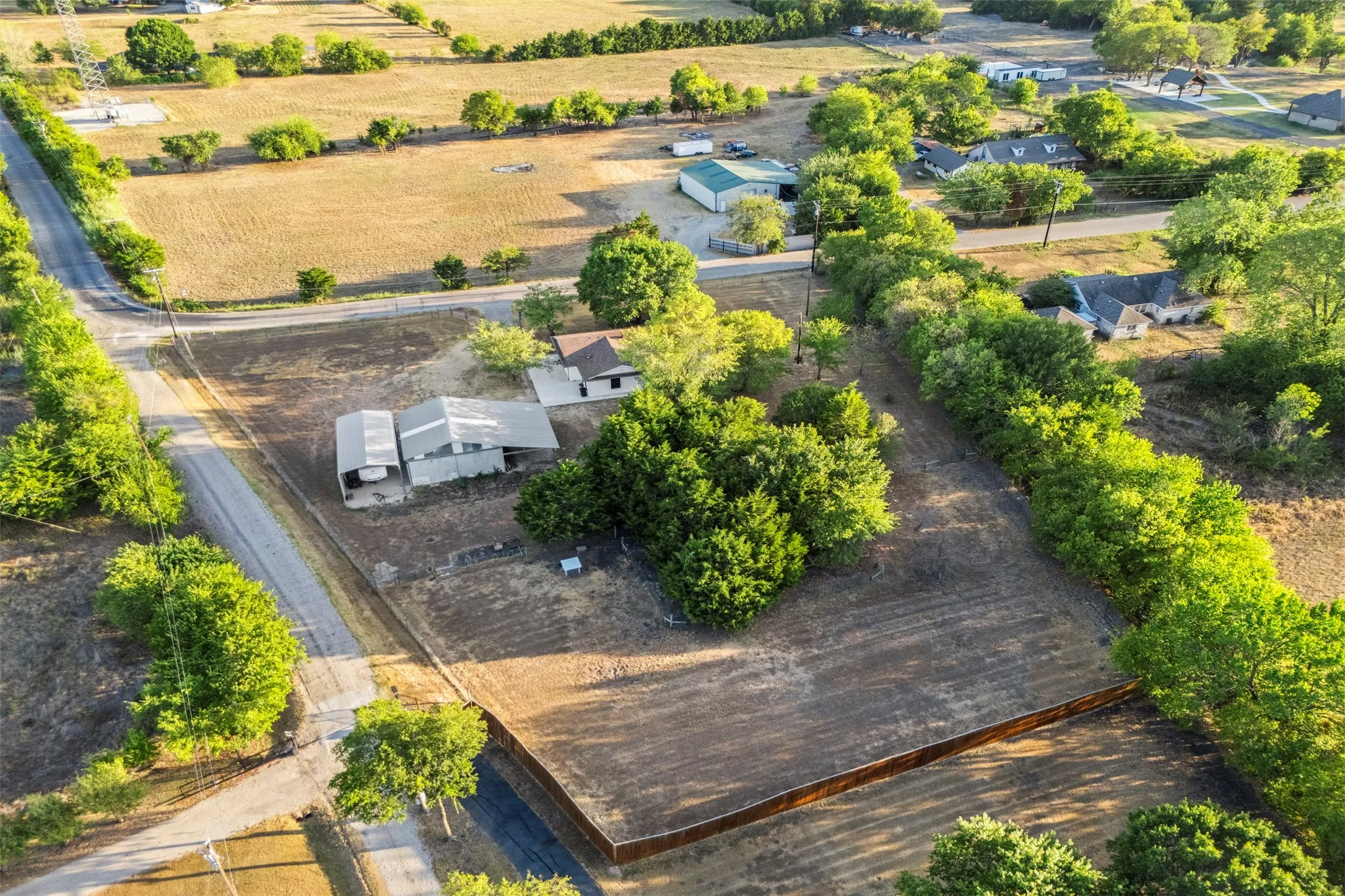 Single Family Residence For Sale in Ellis County , 360 Rockett Lane, Pecan Hill, Texas 75154, 3 Bedroom, 3 Bathroom, Garage spaces, 1,663 Sqft, built in 1960, mls#21388526, Real Estate Agent in Pecan Hill, Homes For Sale in Ellis county, Homes For Sale in Pecan Hill, Realtor in Pecan Hill Texas, Real Estate Brokerage Independent Realty Texas, Luminita Cordes Realtor