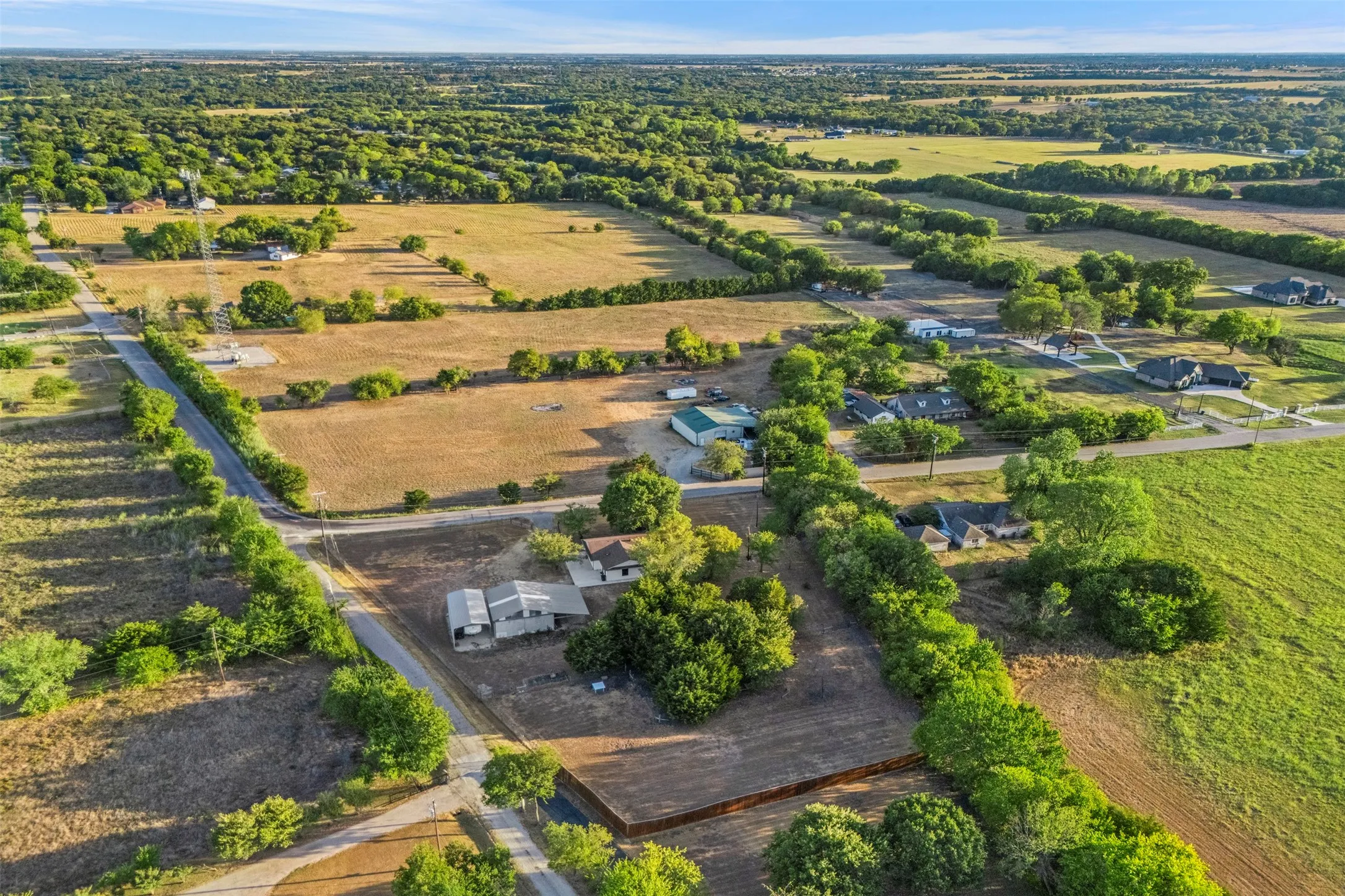 Single Family Residence For Sale in Ellis County , 360 Rockett Lane, Pecan Hill, Texas 75154, 3 Bedroom, 3 Bathroom, Garage spaces, 1,663 Sqft, built in 1960, mls#21388526, Real Estate Agent in Pecan Hill, Homes For Sale in Ellis county, Homes For Sale in Pecan Hill, Realtor in Pecan Hill Texas, Real Estate Brokerage Independent Realty Texas, Luminita Cordes Realtor