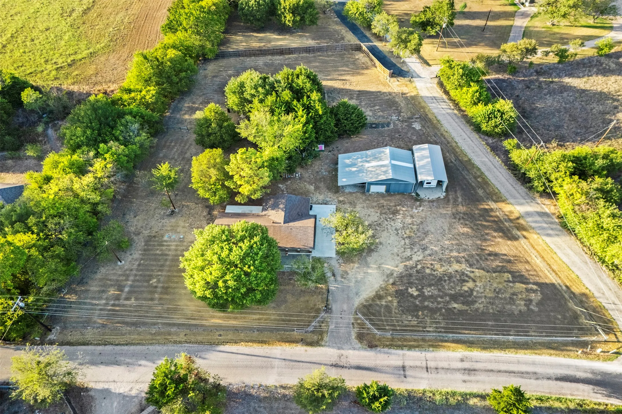 Single Family Residence For Sale in Ellis County , 360 Rockett Lane, Pecan Hill, Texas 75154, 3 Bedroom, 3 Bathroom, Garage spaces, 1,663 Sqft, built in 1960, mls#21388526, Real Estate Agent in Pecan Hill, Homes For Sale in Ellis county, Homes For Sale in Pecan Hill, Realtor in Pecan Hill Texas, Real Estate Brokerage Independent Realty Texas, Luminita Cordes Realtor
