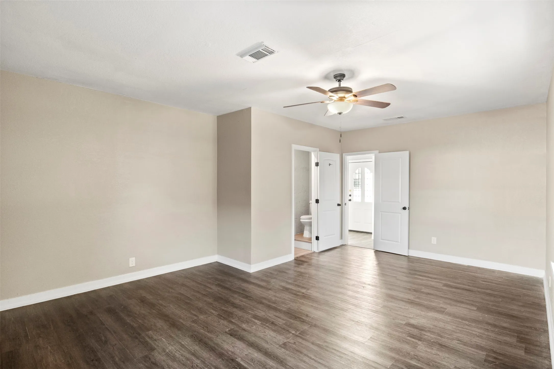 Single Family Residence For Sale in Ellis County , 360 Rockett Lane, Pecan Hill, Texas 75154, 3 Bedroom, 3 Bathroom, Garage spaces, 1,663 Sqft, built in 1960, mls#21388526, Real Estate Agent in Pecan Hill, Homes For Sale in Ellis county, Homes For Sale in Pecan Hill, Realtor in Pecan Hill Texas, Real Estate Brokerage Independent Realty Texas, Luminita Cordes Realtor