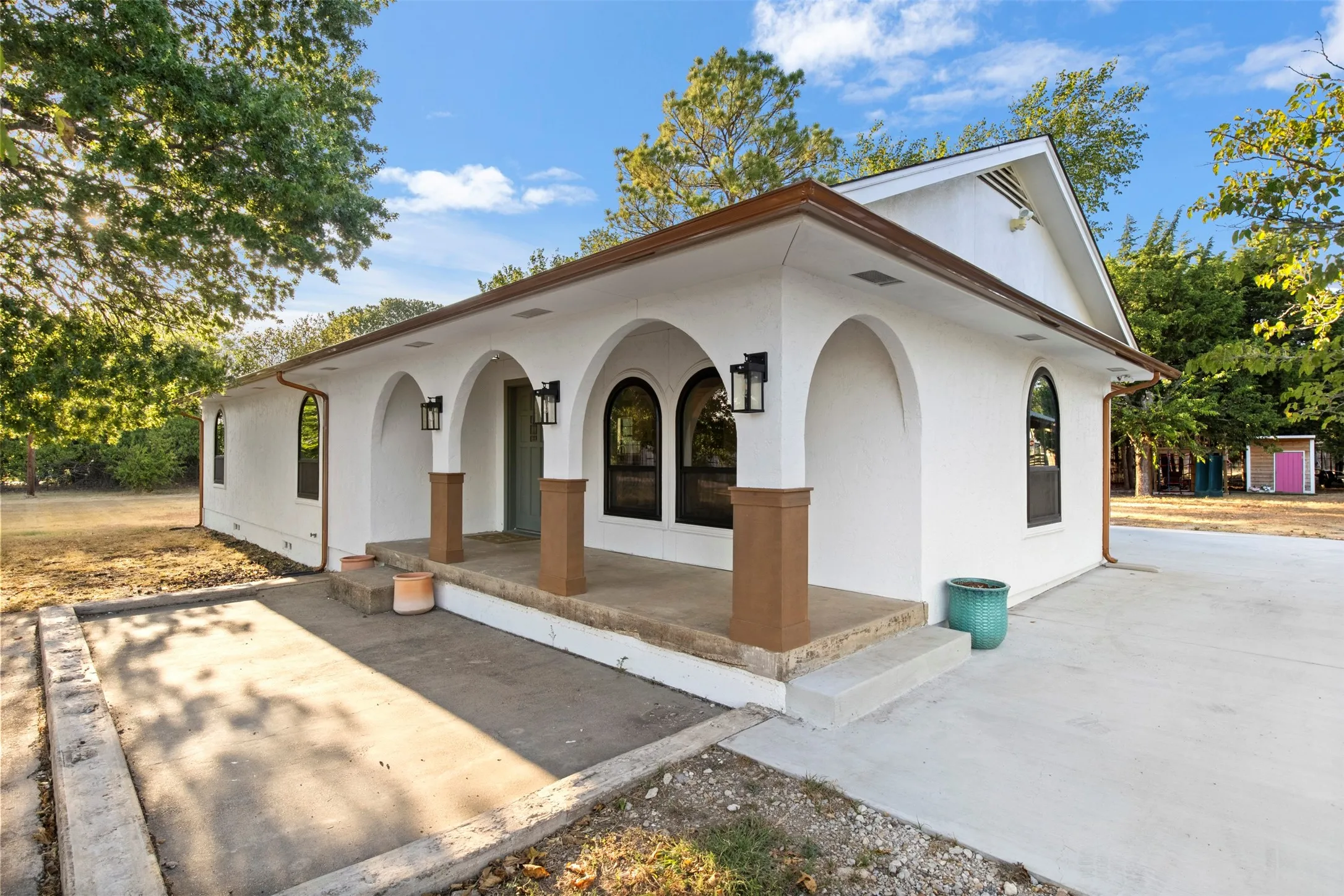 Single Family Residence For Sale in Ellis County , 360 Rockett Lane, Pecan Hill, Texas 75154, 3 Bedroom, 3 Bathroom, Garage spaces, 1,663 Sqft, built in 1960, mls#21388526, Real Estate Agent in Pecan Hill, Homes For Sale in Ellis county, Homes For Sale in Pecan Hill, Realtor in Pecan Hill Texas, Real Estate Brokerage Independent Realty Texas, Luminita Cordes Realtor