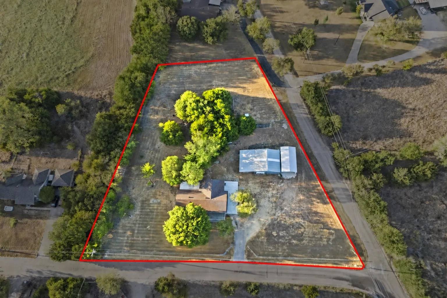 Single Family Residence For Sale in Ellis County , 360 Rockett Lane, Pecan Hill, Texas 75154, 3 Bedroom, 3 Bathroom, Garage spaces, 1,663 Sqft, built in 1960, mls#21388526, Real Estate Agent in Pecan Hill, Homes For Sale in Ellis county, Homes For Sale in Pecan Hill, Realtor in Pecan Hill Texas, Real Estate Brokerage Independent Realty Texas, Luminita Cordes Realtor