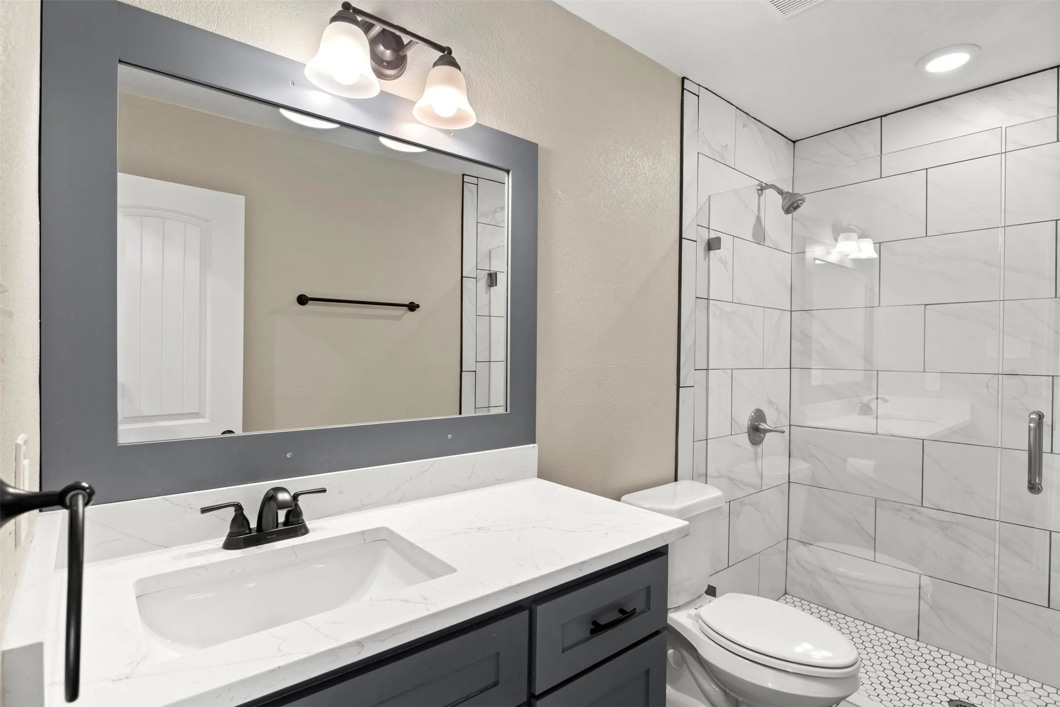 Single Family Residence For Sale in Ellis County , 360 Rockett Lane, Pecan Hill, Texas 75154, 3 Bedroom, 3 Bathroom, Garage spaces, 1,663 Sqft, built in 1960, mls#21388526, Real Estate Agent in Pecan Hill, Homes For Sale in Ellis county, Homes For Sale in Pecan Hill, Realtor in Pecan Hill Texas, Real Estate Brokerage Independent Realty Texas, Luminita Cordes Realtor