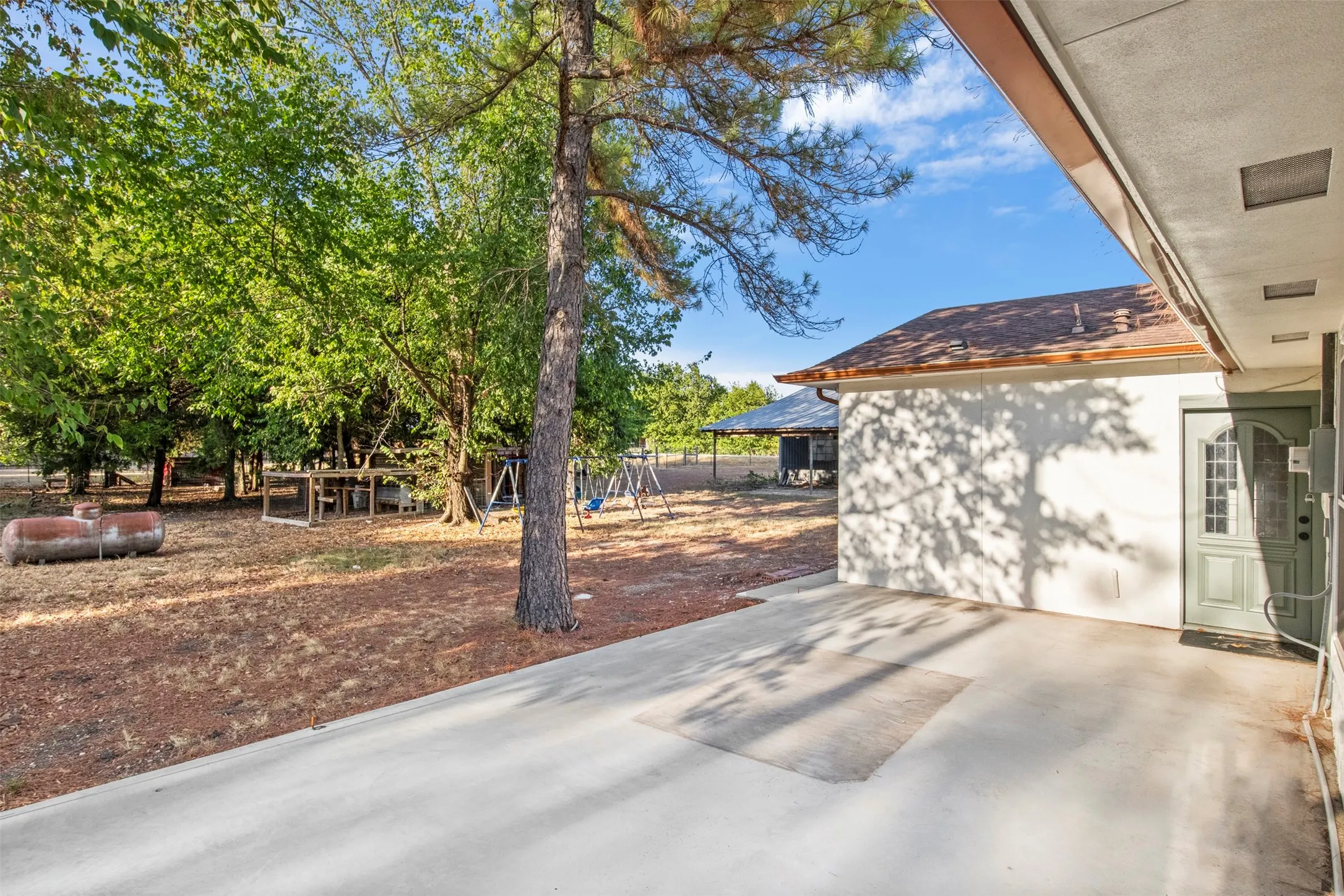Single Family Residence For Sale in Ellis County , 360 Rockett Lane, Pecan Hill, Texas 75154, 3 Bedroom, 3 Bathroom, Garage spaces, 1,663 Sqft, built in 1960, mls#21388526, Real Estate Agent in Pecan Hill, Homes For Sale in Ellis county, Homes For Sale in Pecan Hill, Realtor in Pecan Hill Texas, Real Estate Brokerage Independent Realty Texas, Luminita Cordes Realtor
