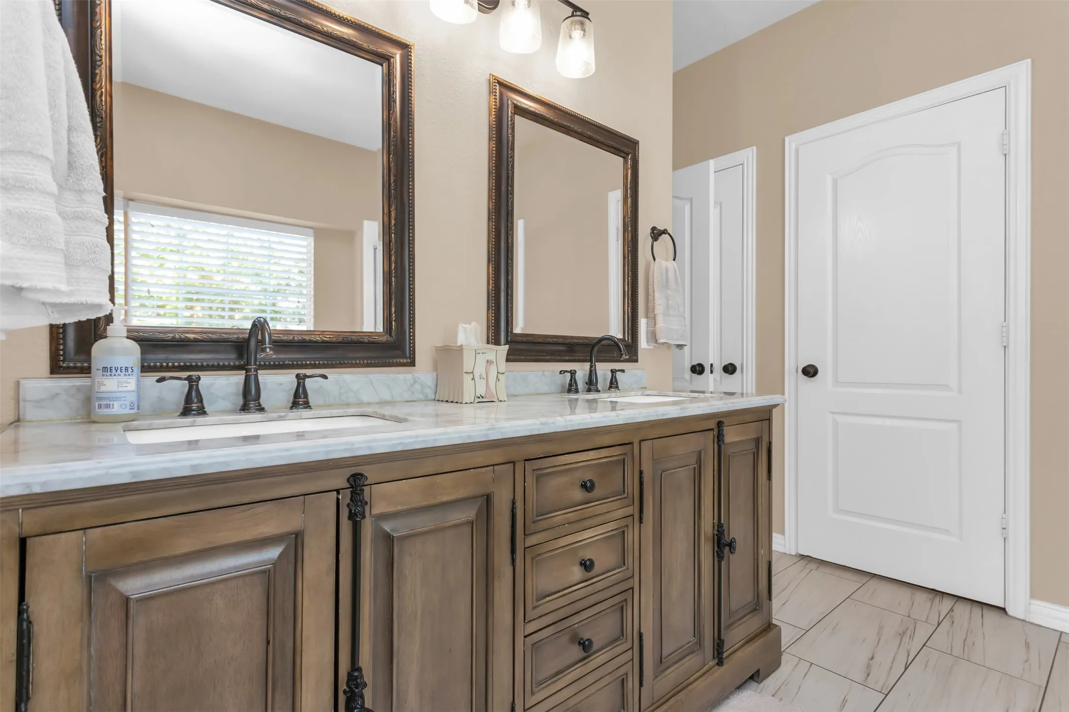 Single Family Residence For Sale in Collin County , 5108 Raincrest Drive, Mc Kinney, Texas 75071, 4 Bedroom, 3 Bathroom, 2 Garage spaces, 2,815 Sqft, built in 1999, mls#21389719, Real Estate Agent in Mc Kinney, Homes For Sale in Collin county, Homes For Sale in Mc Kinney, Realtor in Mc Kinney Texas, Real Estate Brokerage Independent Realty Texas, Luminita Cordes Realtor