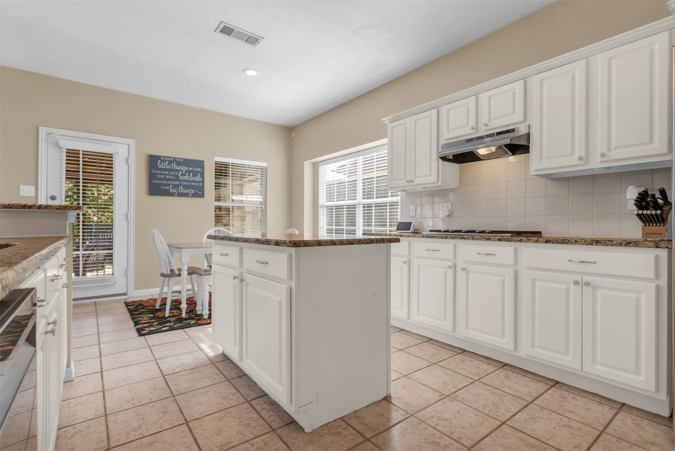 Single Family Residence For Sale in Collin County , 5108 Raincrest Drive, Mc Kinney, Texas 75071, 4 Bedroom, 3 Bathroom, 2 Garage spaces, 2,815 Sqft, built in 1999, mls#21389719, Real Estate Agent in Mc Kinney, Homes For Sale in Collin county, Homes For Sale in Mc Kinney, Realtor in Mc Kinney Texas, Real Estate Brokerage Independent Realty Texas, Luminita Cordes Realtor
