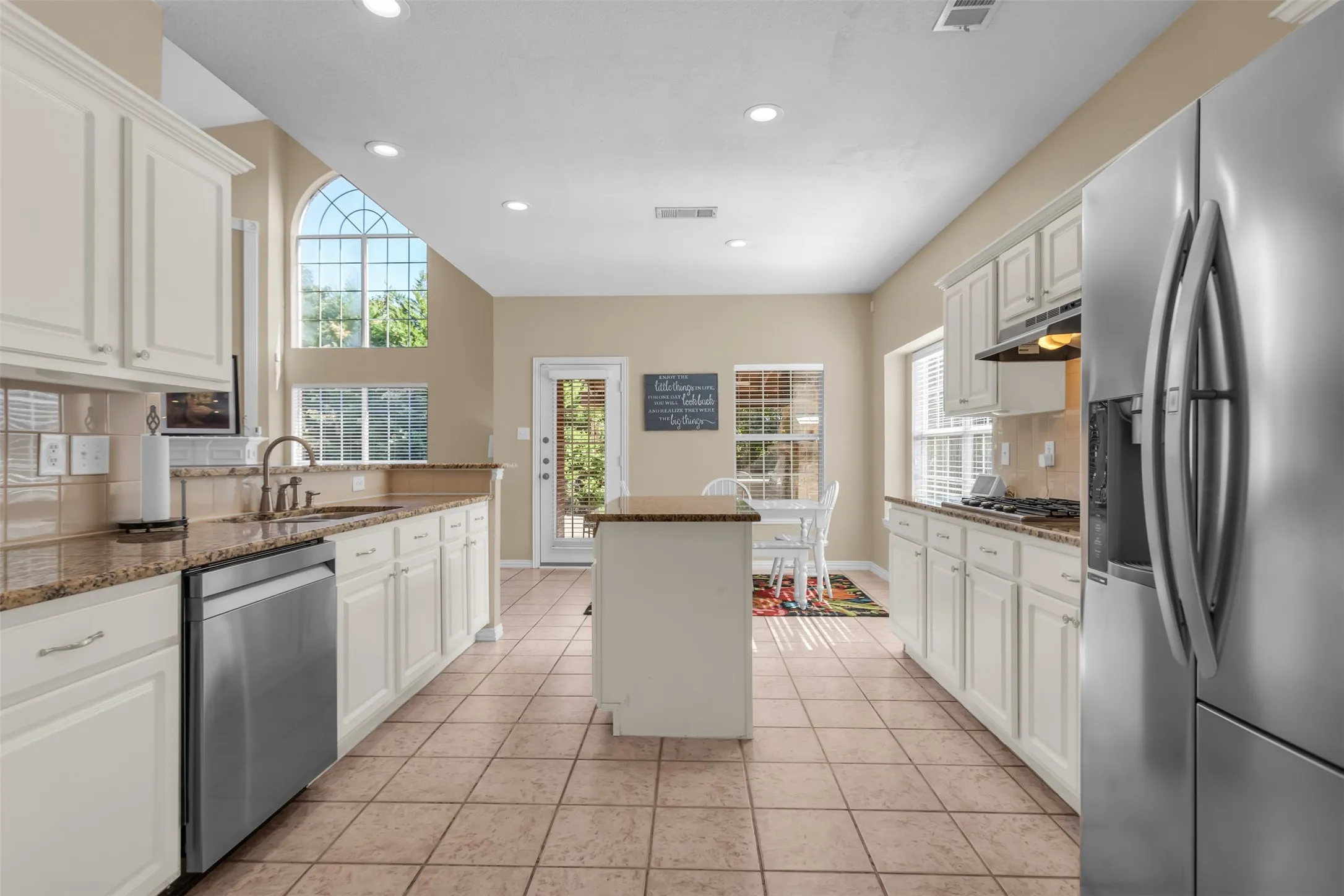 Single Family Residence For Sale in Collin County , 5108 Raincrest Drive, Mc Kinney, Texas 75071, 4 Bedroom, 3 Bathroom, 2 Garage spaces, 2,815 Sqft, built in 1999, mls#21389719, Real Estate Agent in Mc Kinney, Homes For Sale in Collin county, Homes For Sale in Mc Kinney, Realtor in Mc Kinney Texas, Real Estate Brokerage Independent Realty Texas, Luminita Cordes Realtor