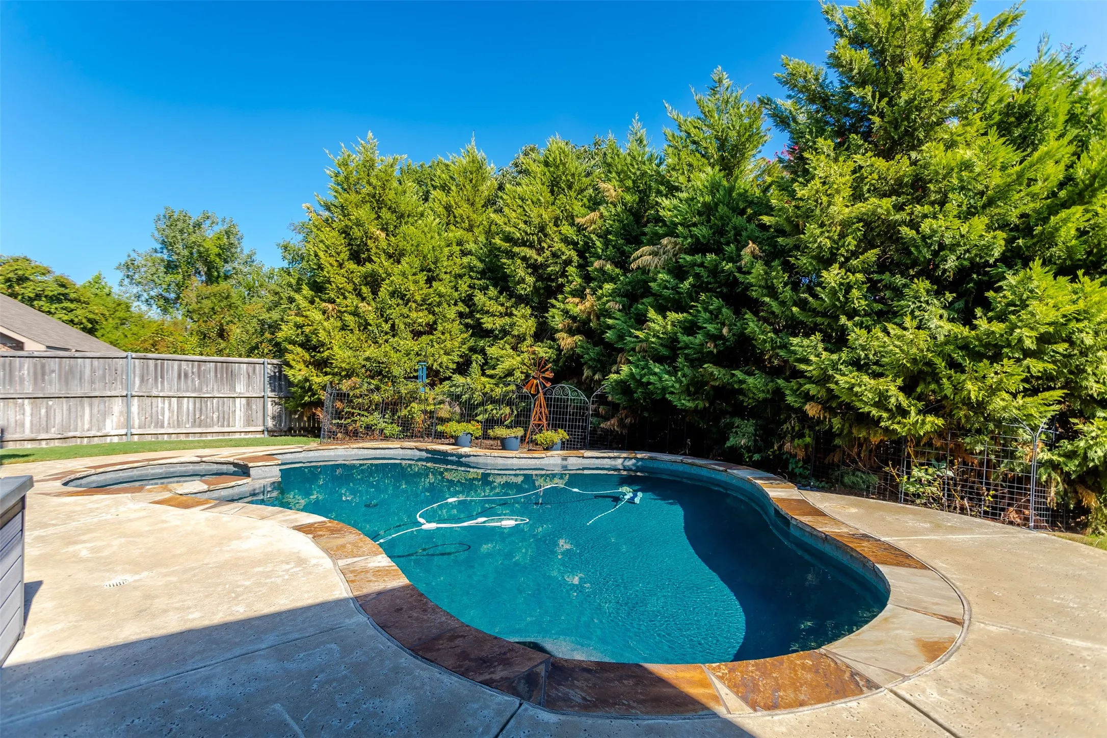 Single Family Residence For Sale in Collin County , 5108 Raincrest Drive, Mc Kinney, Texas 75071, 4 Bedroom, 3 Bathroom, 2 Garage spaces, 2,815 Sqft, built in 1999, mls#21389719, Real Estate Agent in Mc Kinney, Homes For Sale in Collin county, Homes For Sale in Mc Kinney, Realtor in Mc Kinney Texas, Real Estate Brokerage Independent Realty Texas, Luminita Cordes Realtor