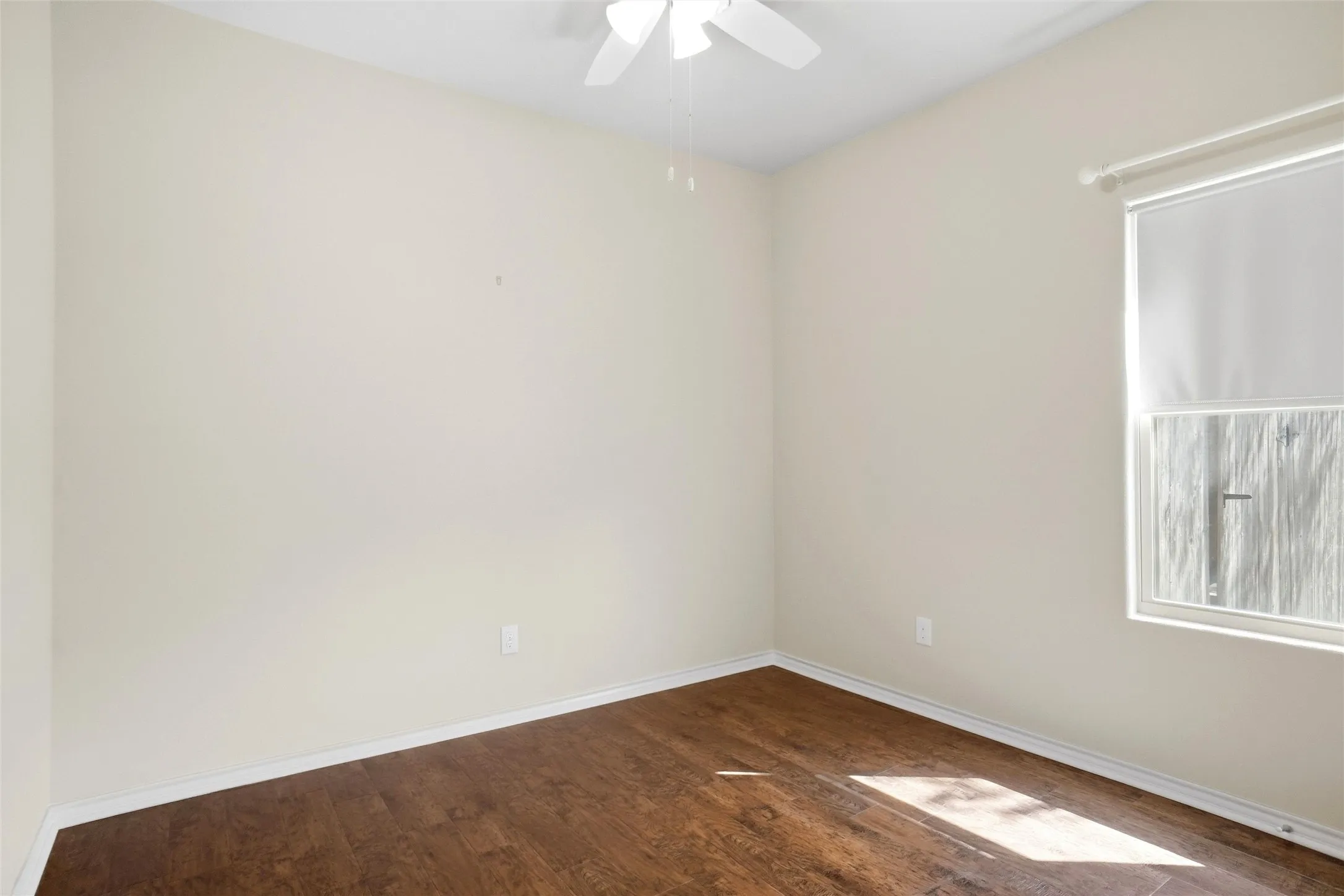 Single Family Residence For Sale in Tarrant County , 1221 Glenwood Drive, Azle, Texas 76020, 3 Bedroom, 2 Bathroom, 2 Garage spaces, 1,802 Sqft, built in 2015, mls#21389820, Real Estate Agent in Azle, Homes For Sale in Tarrant county, Homes For Sale in Azle, Realtor in Azle Texas, Real Estate Brokerage Independent Realty Texas, Luminita Cordes Realtor