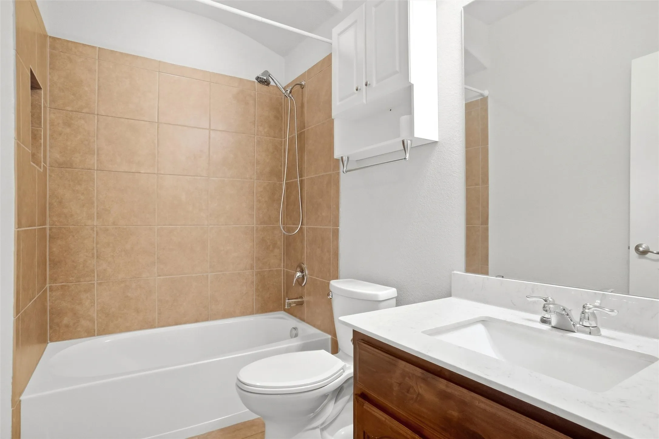 Single Family Residence For Sale in Tarrant County , 1221 Glenwood Drive, Azle, Texas 76020, 3 Bedroom, 2 Bathroom, 2 Garage spaces, 1,802 Sqft, built in 2015, mls#21389820, Real Estate Agent in Azle, Homes For Sale in Tarrant county, Homes For Sale in Azle, Realtor in Azle Texas, Real Estate Brokerage Independent Realty Texas, Luminita Cordes Realtor