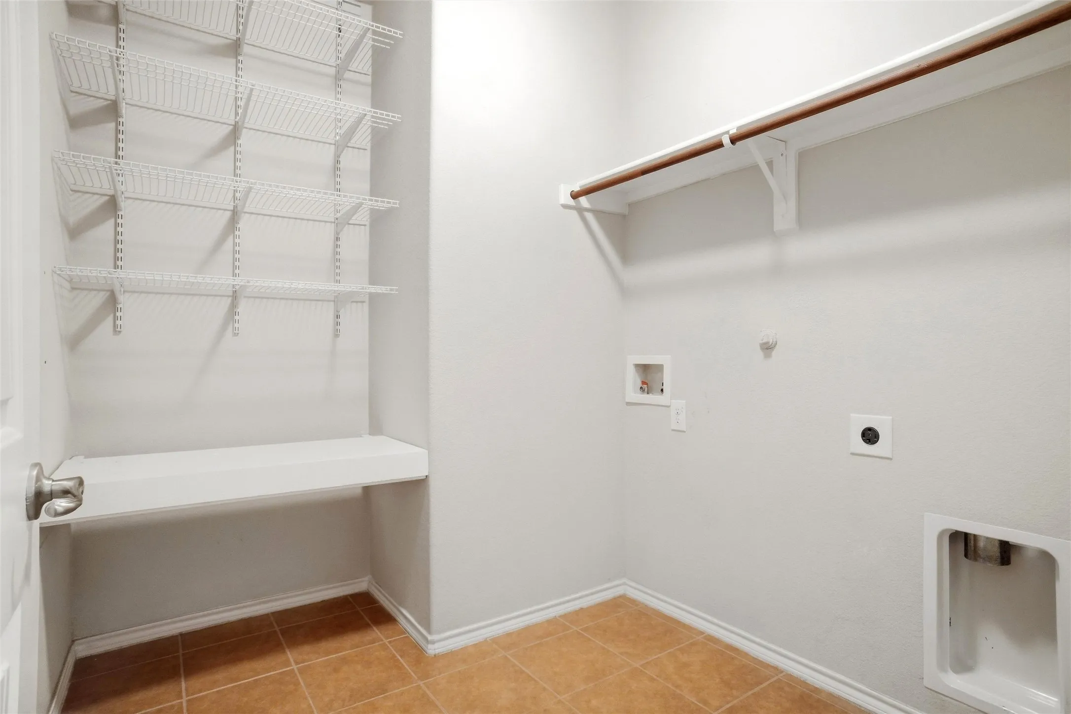 Single Family Residence For Sale in Tarrant County , 1221 Glenwood Drive, Azle, Texas 76020, 3 Bedroom, 2 Bathroom, 2 Garage spaces, 1,802 Sqft, built in 2015, mls#21389820, Real Estate Agent in Azle, Homes For Sale in Tarrant county, Homes For Sale in Azle, Realtor in Azle Texas, Real Estate Brokerage Independent Realty Texas, Luminita Cordes Realtor