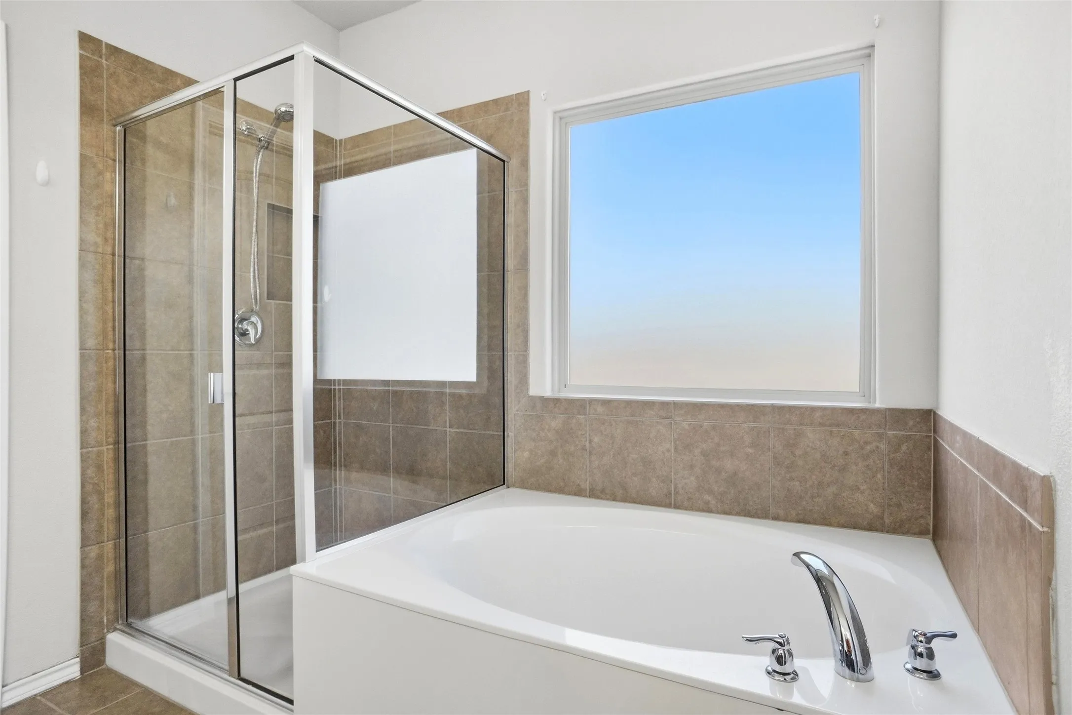 Single Family Residence For Sale in Tarrant County , 1221 Glenwood Drive, Azle, Texas 76020, 3 Bedroom, 2 Bathroom, 2 Garage spaces, 1,802 Sqft, built in 2015, mls#21389820, Real Estate Agent in Azle, Homes For Sale in Tarrant county, Homes For Sale in Azle, Realtor in Azle Texas, Real Estate Brokerage Independent Realty Texas, Luminita Cordes Realtor