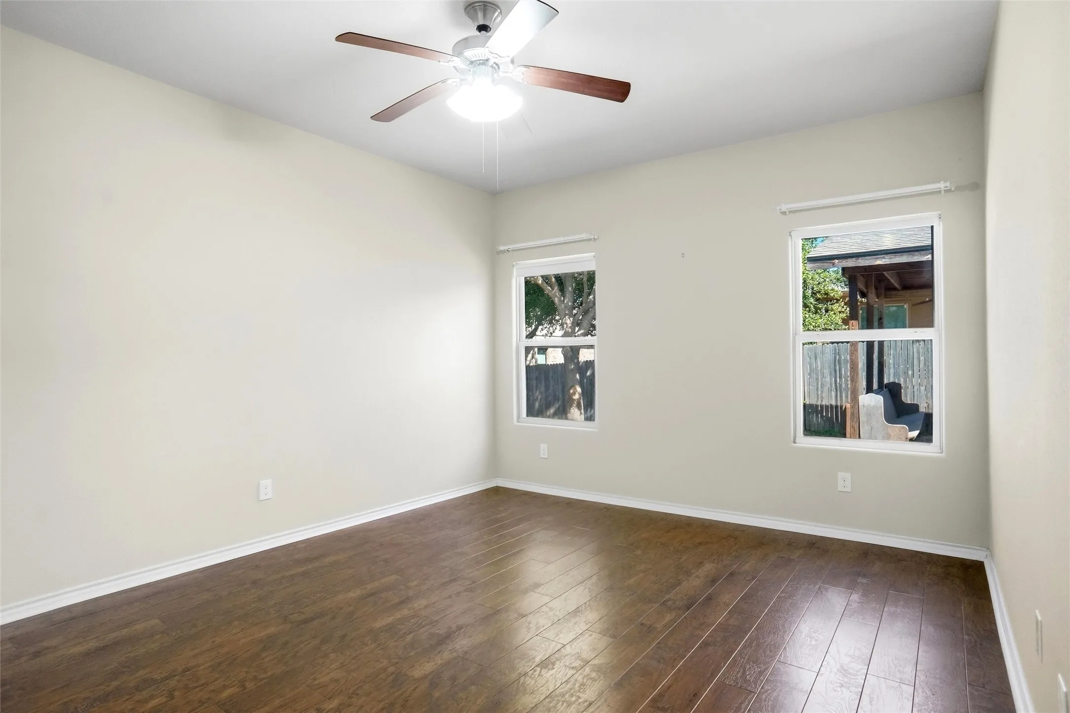 Single Family Residence For Sale in Tarrant County , 1221 Glenwood Drive, Azle, Texas 76020, 3 Bedroom, 2 Bathroom, 2 Garage spaces, 1,802 Sqft, built in 2015, mls#21389820, Real Estate Agent in Azle, Homes For Sale in Tarrant county, Homes For Sale in Azle, Realtor in Azle Texas, Real Estate Brokerage Independent Realty Texas, Luminita Cordes Realtor
