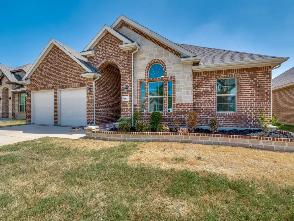Single Family Residence For Sale in Ellis County , 10623 Cherry Tree Way, Grand Prairie, Texas 76065, 4 Bedroom, 2 Bathroom, 2 Garage spaces, 1,961 Sqft, built in 2022, mls#21389752, Real Estate Agent in Grand Prairie, Homes For Sale in Ellis county, Homes For Sale in Grand Prairie, Realtor in Grand Prairie Texas, Real Estate Brokerage Independent Realty Texas, Luminita Cordes Realtor