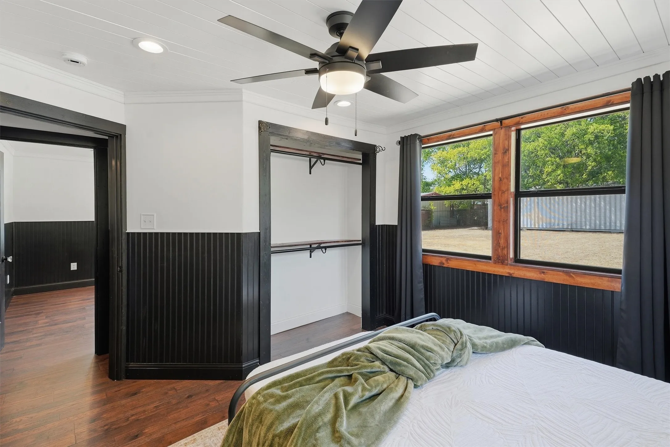 Single Family Residence For Sale in Johnson County , 306 Lovelady Street, Cleburne, Texas 76033, 3 Bedroom, 2 Bathroom, Garage spaces, 1,465 Sqft, built in 1956, mls#21389844, Real Estate Agent in Cleburne, Homes For Sale in Johnson county, Homes For Sale in Cleburne, Realtor in Cleburne Texas, Real Estate Brokerage Independent Realty Texas, Luminita Cordes Realtor