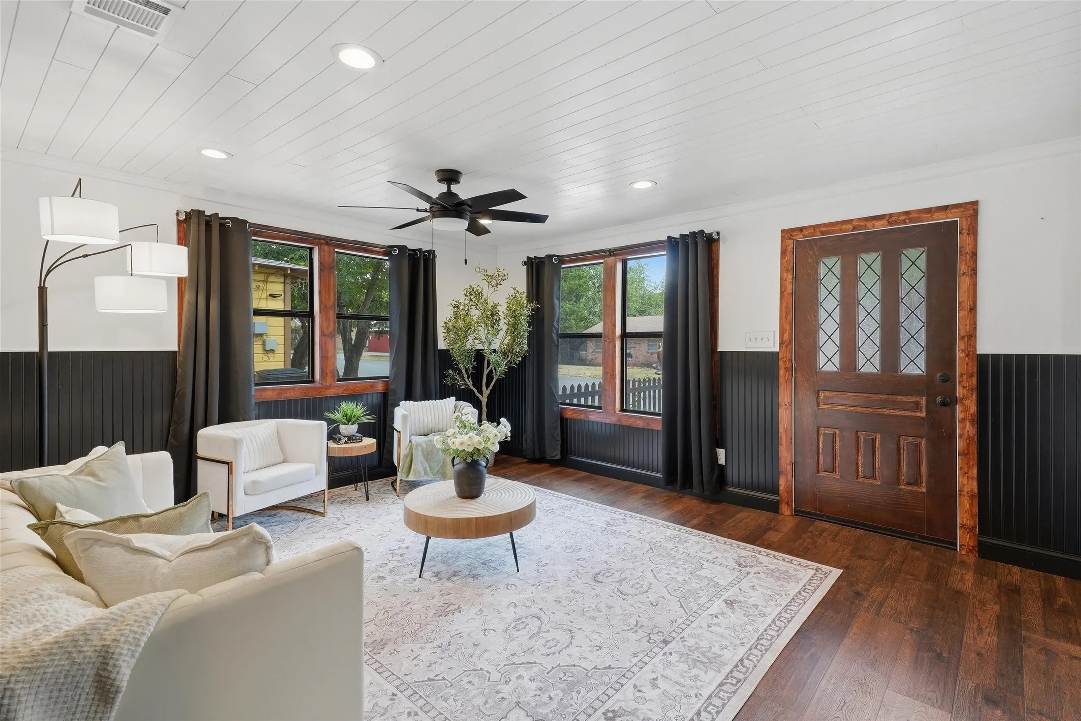 Single Family Residence For Sale in Johnson County , 306 Lovelady Street, Cleburne, Texas 76033, 3 Bedroom, 2 Bathroom, Garage spaces, 1,465 Sqft, built in 1956, mls#21389844, Real Estate Agent in Cleburne, Homes For Sale in Johnson county, Homes For Sale in Cleburne, Realtor in Cleburne Texas, Real Estate Brokerage Independent Realty Texas, Luminita Cordes Realtor
