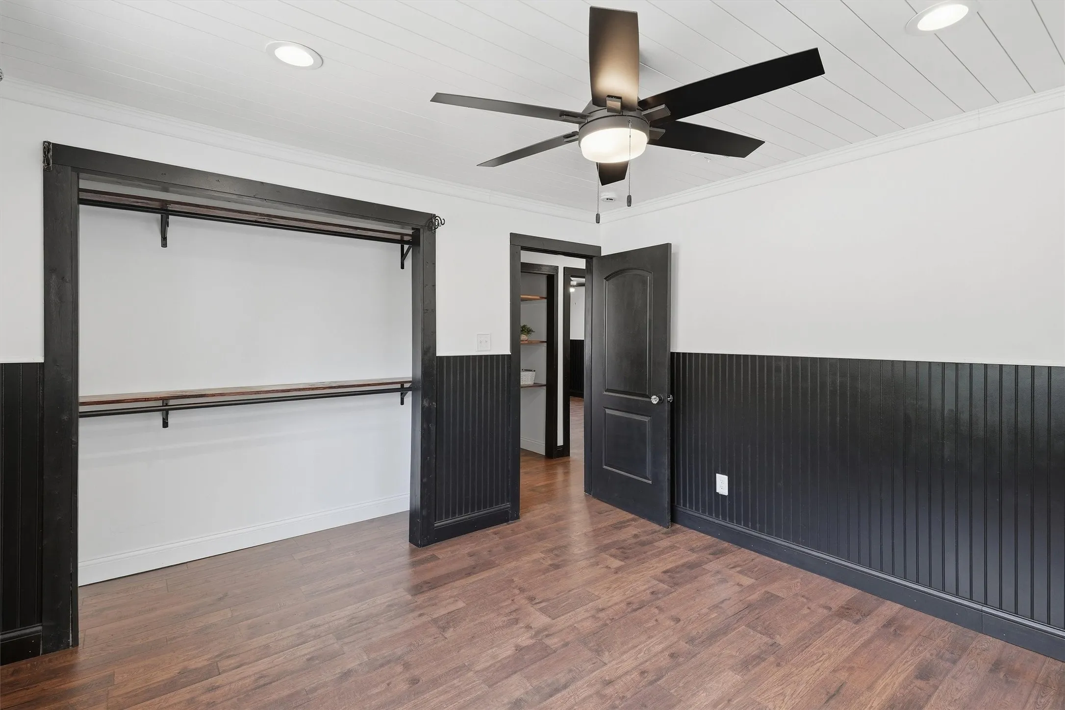 Single Family Residence For Sale in Johnson County , 306 Lovelady Street, Cleburne, Texas 76033, 3 Bedroom, 2 Bathroom, Garage spaces, 1,465 Sqft, built in 1956, mls#21389844, Real Estate Agent in Cleburne, Homes For Sale in Johnson county, Homes For Sale in Cleburne, Realtor in Cleburne Texas, Real Estate Brokerage Independent Realty Texas, Luminita Cordes Realtor