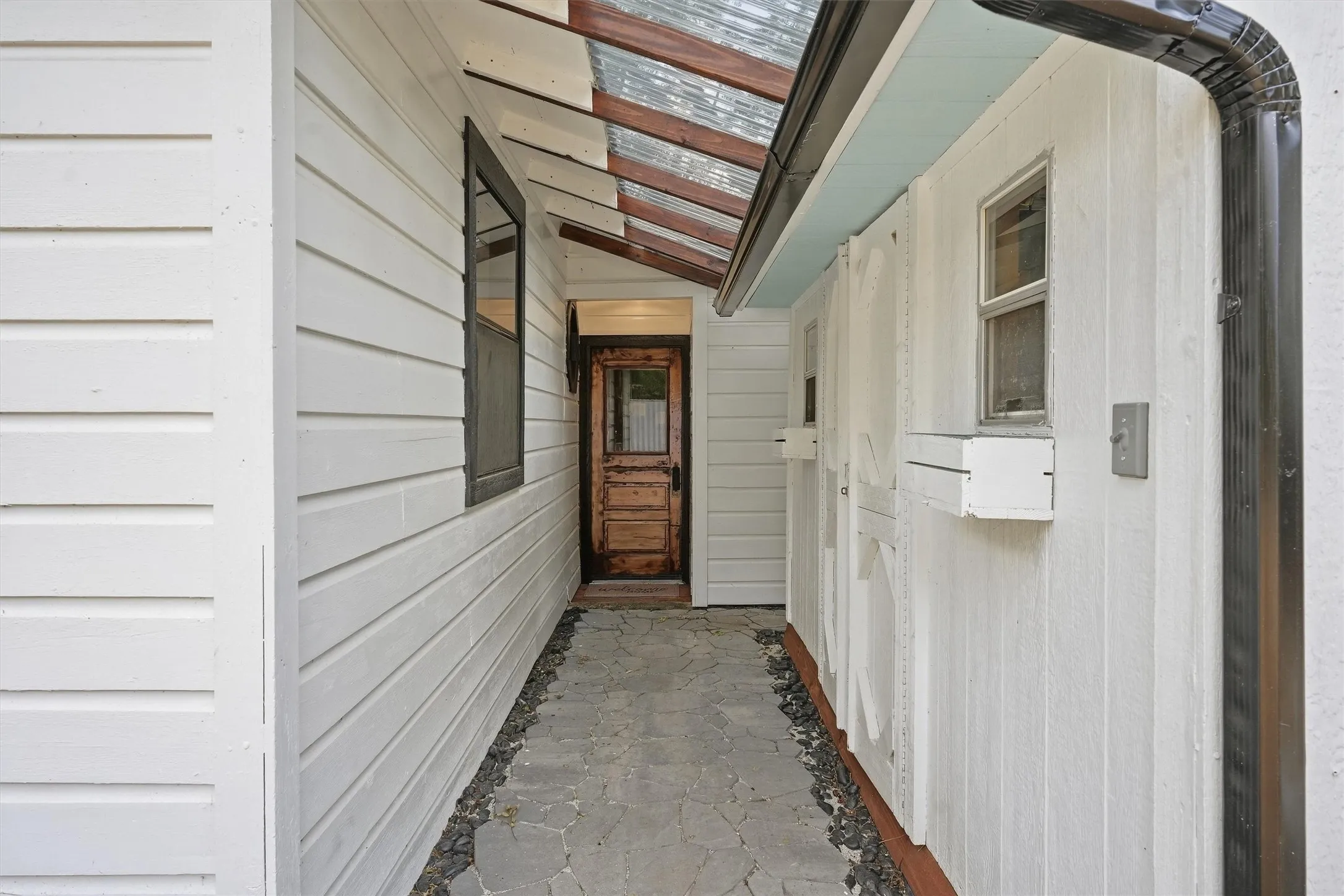 Single Family Residence For Sale in Johnson County , 306 Lovelady Street, Cleburne, Texas 76033, 3 Bedroom, 2 Bathroom, Garage spaces, 1,465 Sqft, built in 1956, mls#21389844, Real Estate Agent in Cleburne, Homes For Sale in Johnson county, Homes For Sale in Cleburne, Realtor in Cleburne Texas, Real Estate Brokerage Independent Realty Texas, Luminita Cordes Realtor