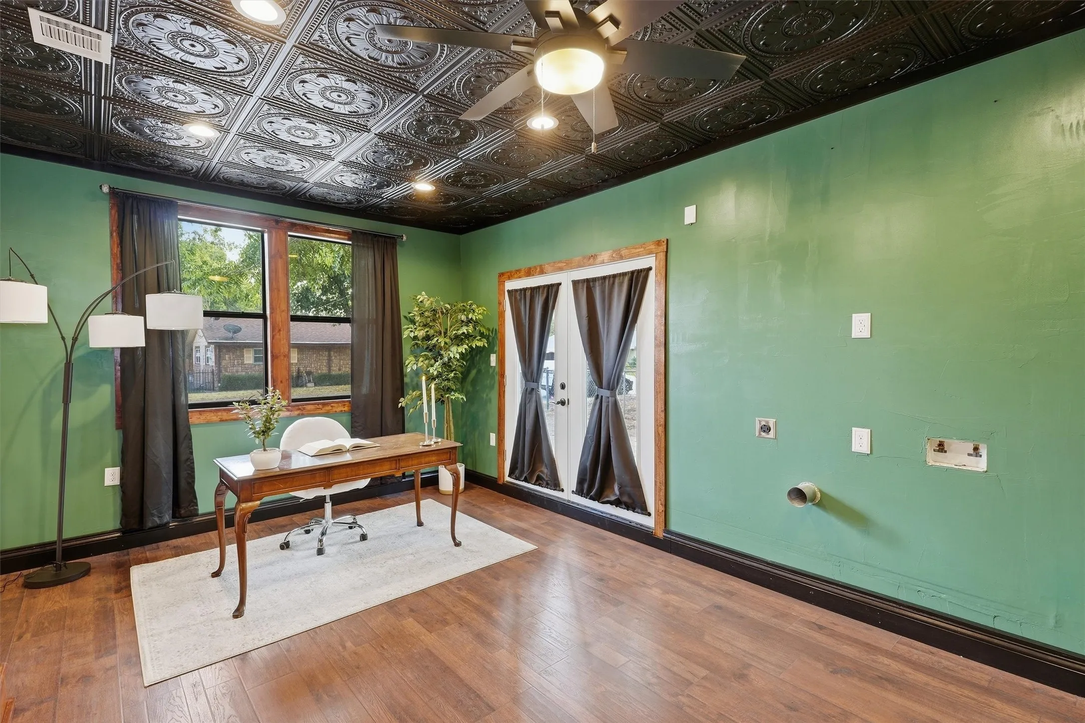 Single Family Residence For Sale in Johnson County , 306 Lovelady Street, Cleburne, Texas 76033, 3 Bedroom, 2 Bathroom, Garage spaces, 1,465 Sqft, built in 1956, mls#21389844, Real Estate Agent in Cleburne, Homes For Sale in Johnson county, Homes For Sale in Cleburne, Realtor in Cleburne Texas, Real Estate Brokerage Independent Realty Texas, Luminita Cordes Realtor