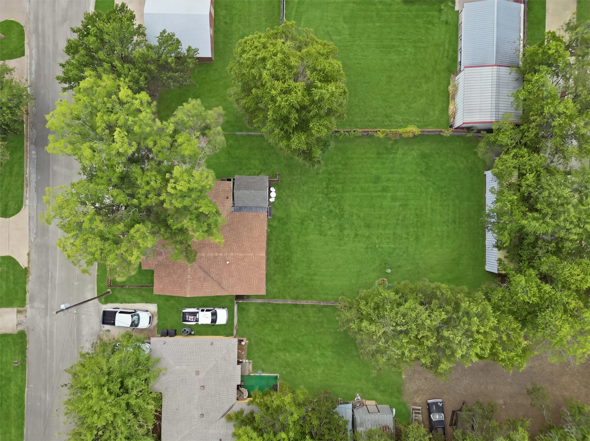 Single Family Residence For Sale in Johnson County , 306 Lovelady Street, Cleburne, Texas 76033, 3 Bedroom, 2 Bathroom, Garage spaces, 1,465 Sqft, built in 1956, mls#21389844, Real Estate Agent in Cleburne, Homes For Sale in Johnson county, Homes For Sale in Cleburne, Realtor in Cleburne Texas, Real Estate Brokerage Independent Realty Texas, Luminita Cordes Realtor