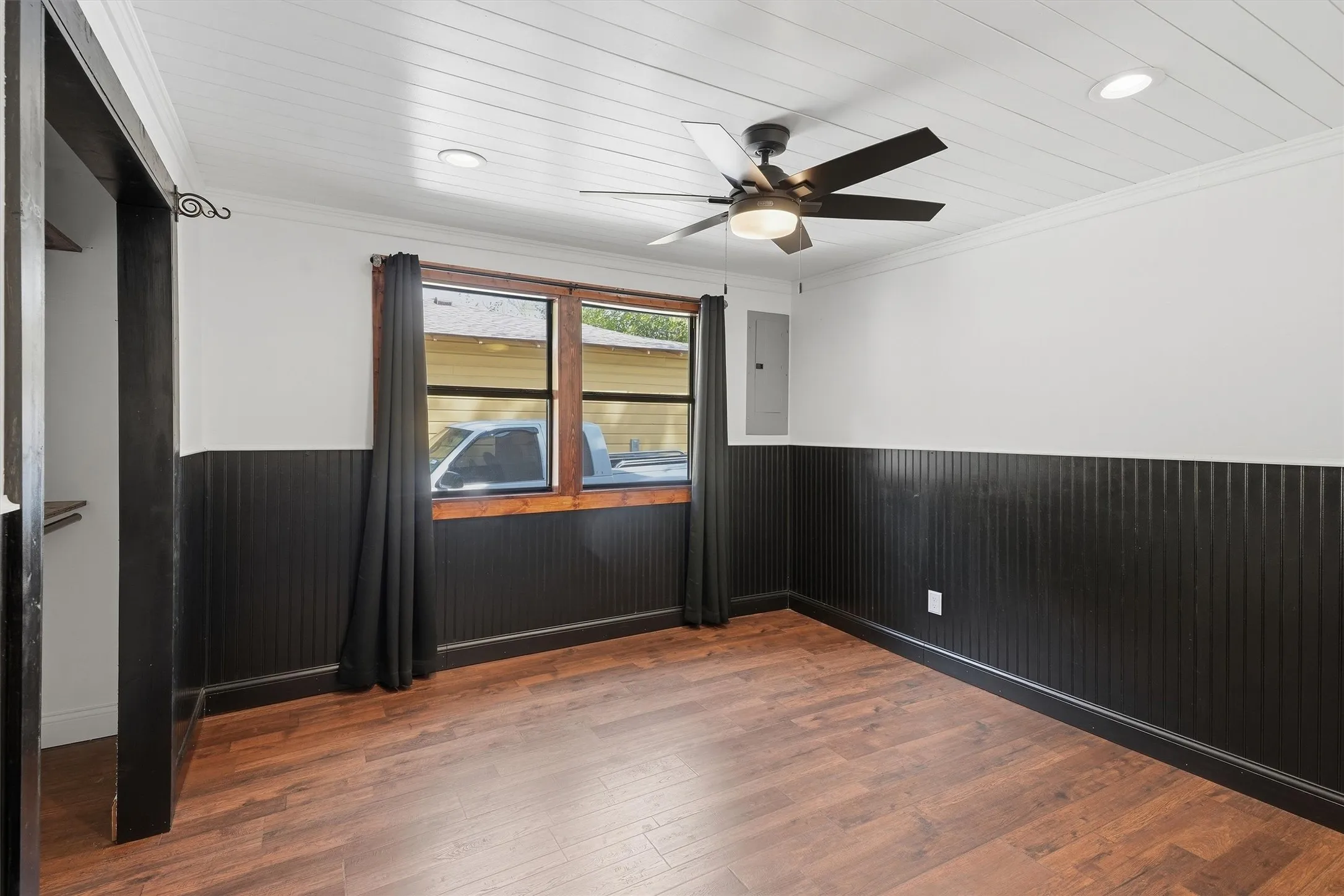 Single Family Residence For Sale in Johnson County , 306 Lovelady Street, Cleburne, Texas 76033, 3 Bedroom, 2 Bathroom, Garage spaces, 1,465 Sqft, built in 1956, mls#21389844, Real Estate Agent in Cleburne, Homes For Sale in Johnson county, Homes For Sale in Cleburne, Realtor in Cleburne Texas, Real Estate Brokerage Independent Realty Texas, Luminita Cordes Realtor