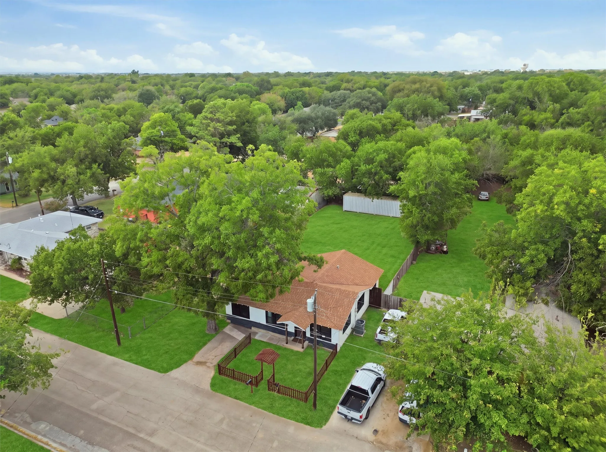 Single Family Residence For Sale in Johnson County , 306 Lovelady Street, Cleburne, Texas 76033, 3 Bedroom, 2 Bathroom, Garage spaces, 1,465 Sqft, built in 1956, mls#21389844, Real Estate Agent in Cleburne, Homes For Sale in Johnson county, Homes For Sale in Cleburne, Realtor in Cleburne Texas, Real Estate Brokerage Independent Realty Texas, Luminita Cordes Realtor