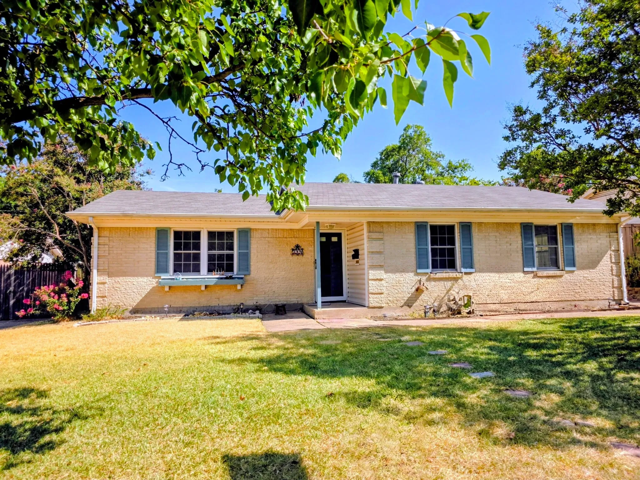 Single Family Residence For Rent