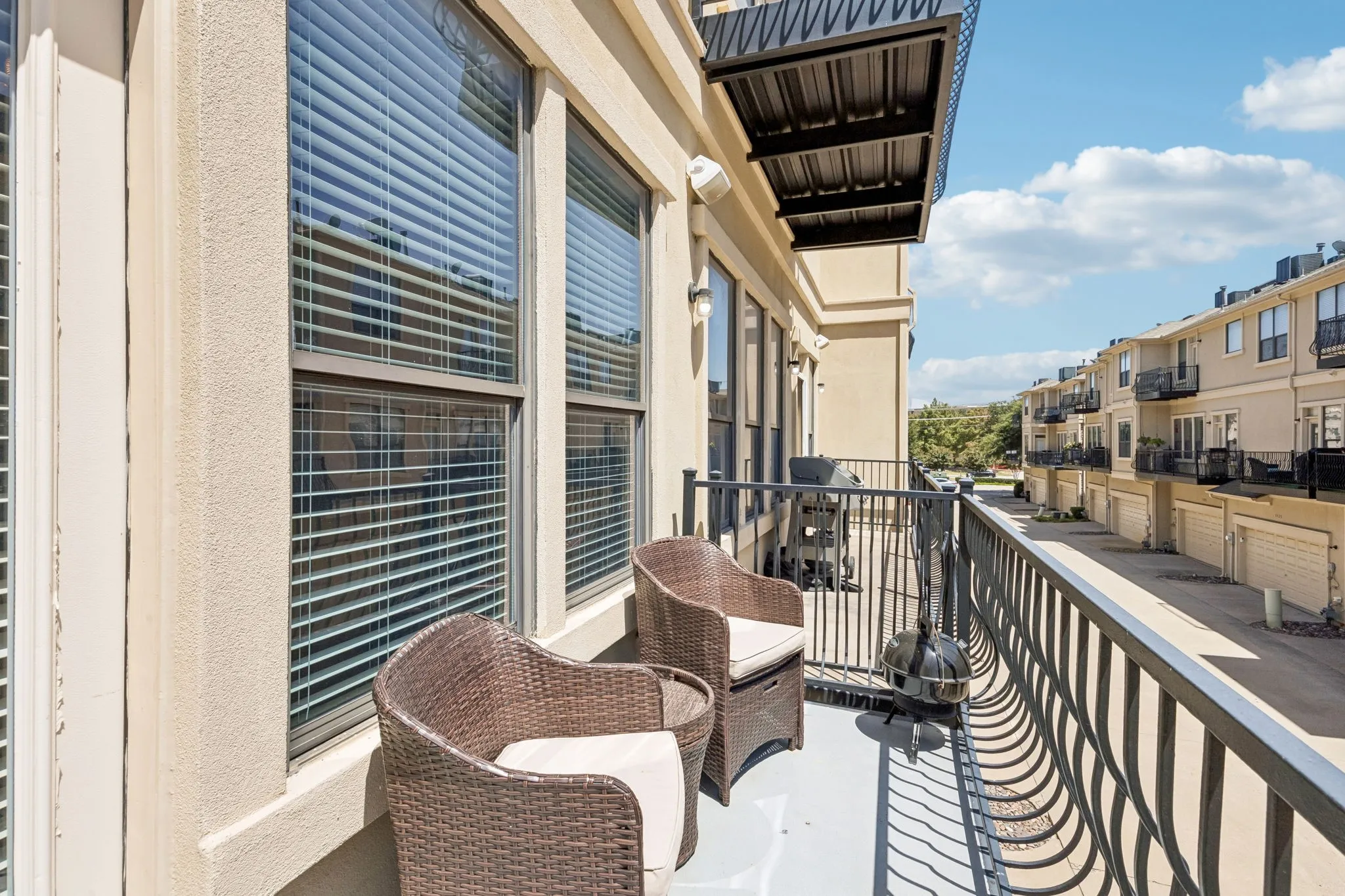 Townhouse For Sale in Collin County , 5740 Robbie Road, Plano, Texas 75024, 3 Bedroom, 3 Bathroom, 2 Garage spaces, 1,556 Sqft, built in 2006, mls#21389850, Real Estate Agent in Plano, Homes For Sale in Collin county, Homes For Sale in Plano, Realtor in Plano Texas, Real Estate Brokerage Independent Realty Texas, Luminita Cordes Realtor