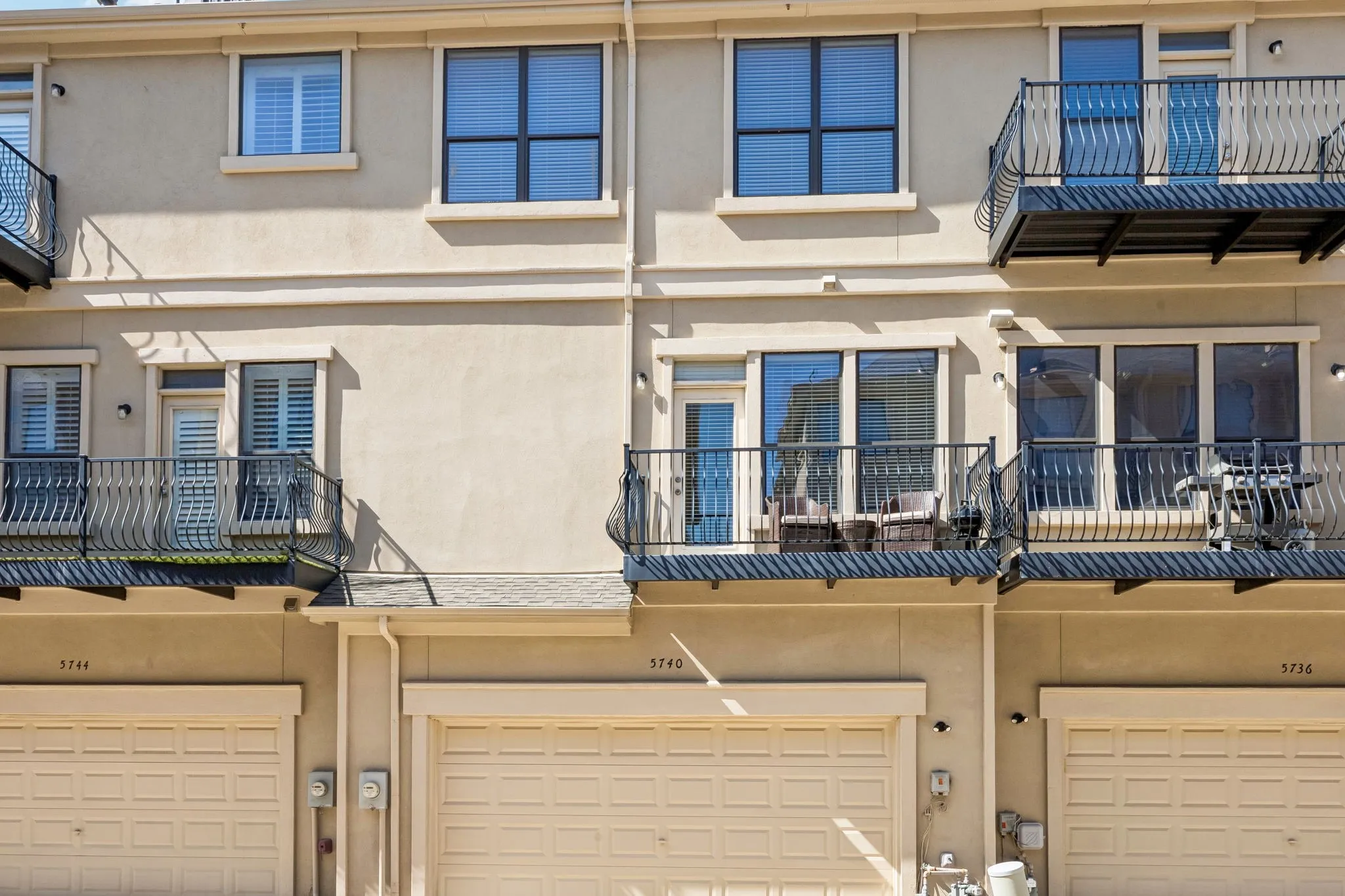 Townhouse For Sale in Collin County , 5740 Robbie Road, Plano, Texas 75024, 3 Bedroom, 3 Bathroom, 2 Garage spaces, 1,556 Sqft, built in 2006, mls#21389850, Real Estate Agent in Plano, Homes For Sale in Collin county, Homes For Sale in Plano, Realtor in Plano Texas, Real Estate Brokerage Independent Realty Texas, Luminita Cordes Realtor