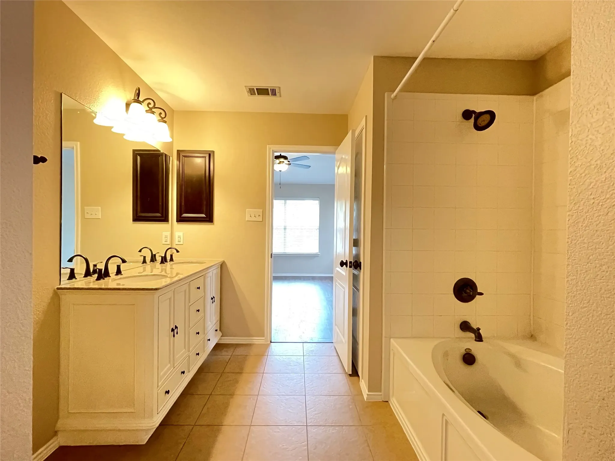 Single Family Residence For Rent in Denton County , 5921 Snow Creek Drive, The Colony, Texas 75056, 3 Bedroom, 3 Bathroom, 2 Garage spaces, 2,064 Sqft, built in 2009, mls#21389854, Real Estate Agent in The Colony, Homes For Rent in Denton county, Homes For Rent in The Colony, Realtor in The Colony Texas, Real Estate Brokerage Independent Realty Texas, Luminita Cordes Realtor