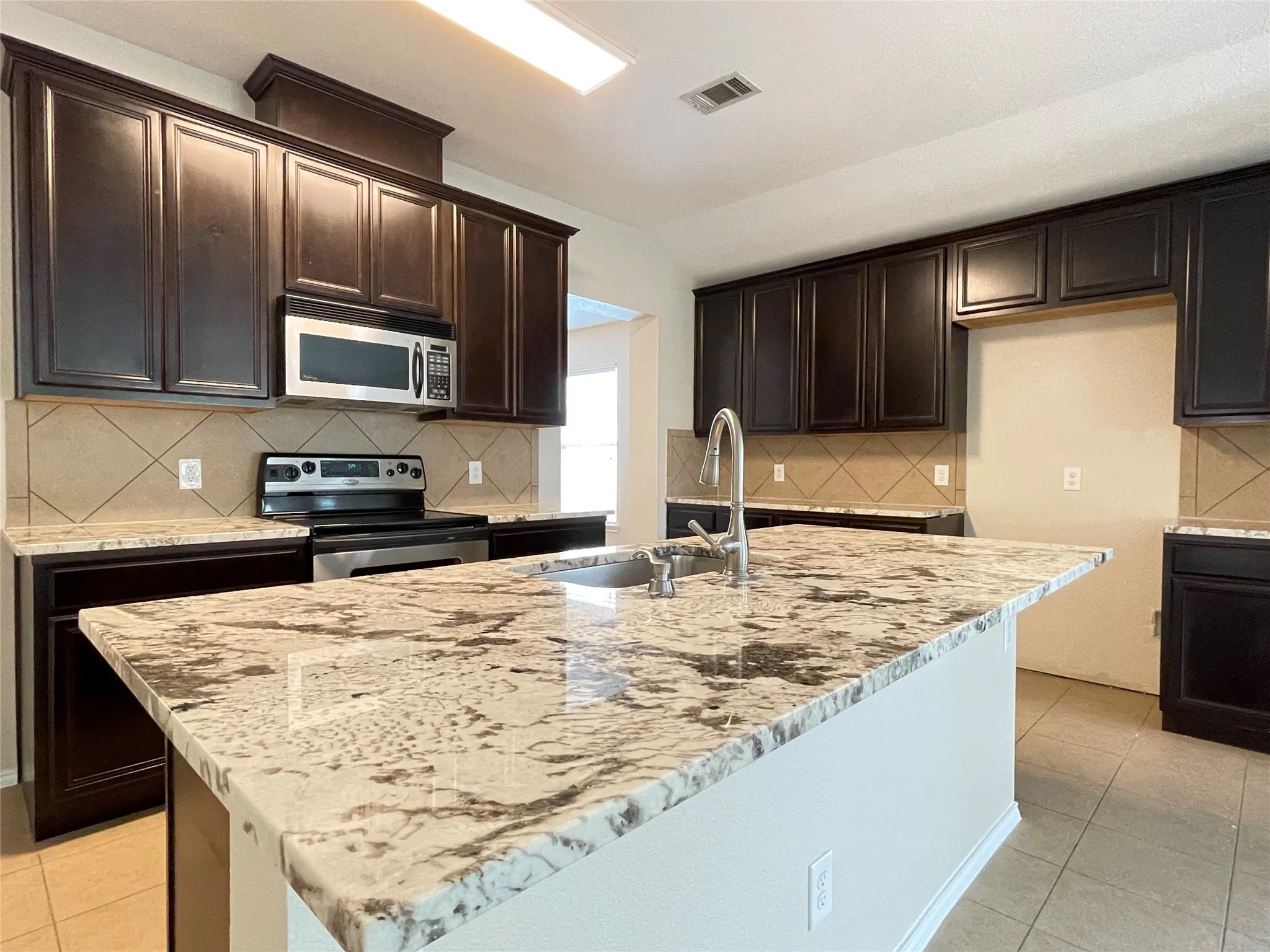 Single Family Residence For Rent in Denton County , 5921 Snow Creek Drive, The Colony, Texas 75056, 3 Bedroom, 3 Bathroom, 2 Garage spaces, 2,064 Sqft, built in 2009, mls#21389854, Real Estate Agent in The Colony, Homes For Rent in Denton county, Homes For Rent in The Colony, Realtor in The Colony Texas, Real Estate Brokerage Independent Realty Texas, Luminita Cordes Realtor