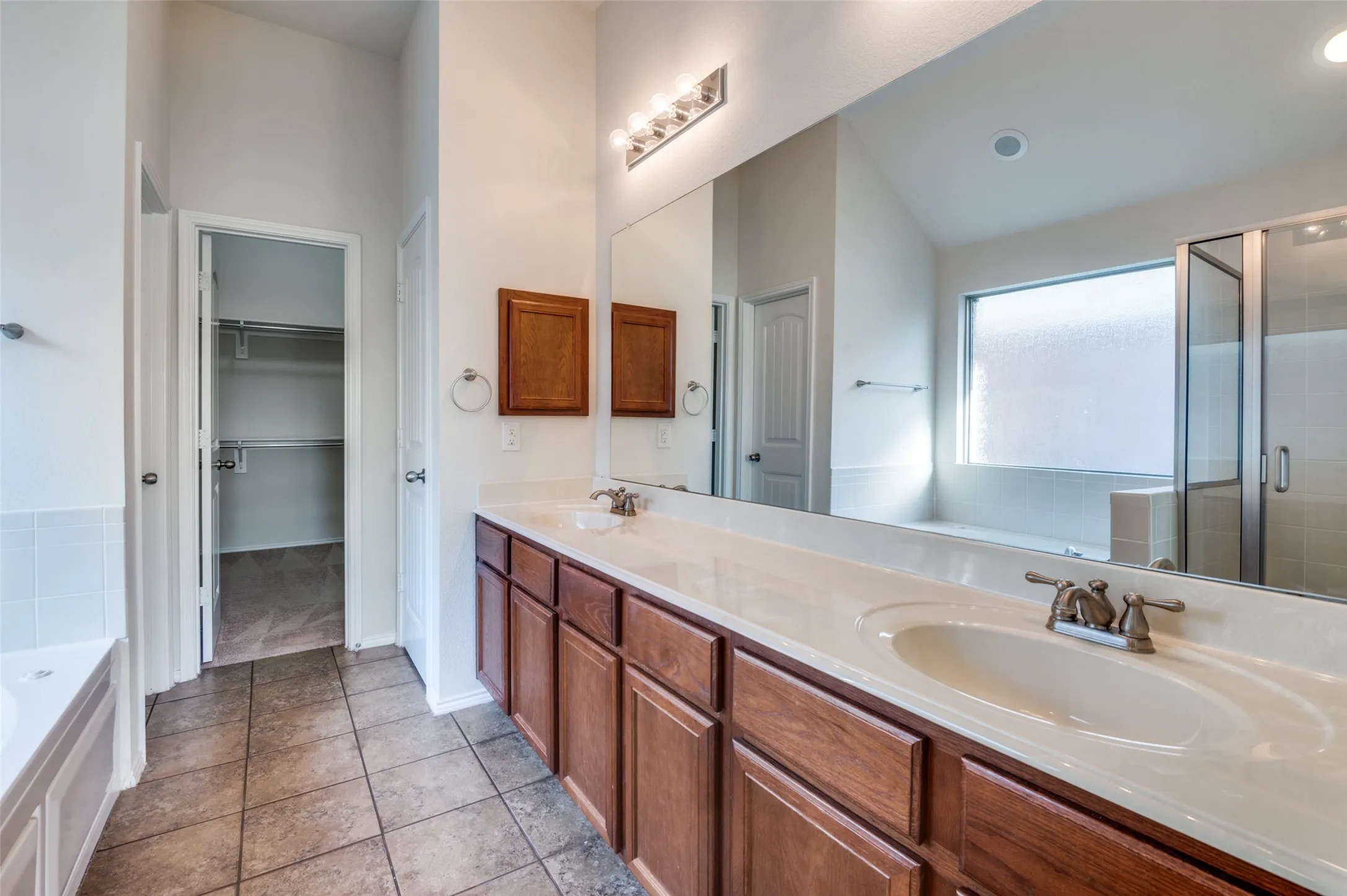 Single Family Residence For Rent in Ellis County , 347 Creekside Way, Waxahachie, Texas 75165, 4 Bedroom, 2 Bathroom, 2 Garage spaces, 1,943 Sqft, built in 2014, mls#21389284, Real Estate Agent in Waxahachie, Homes For Rent in Ellis county, Homes For Rent in Waxahachie, Realtor in Waxahachie Texas, Real Estate Brokerage Independent Realty Texas, Luminita Cordes Realtor